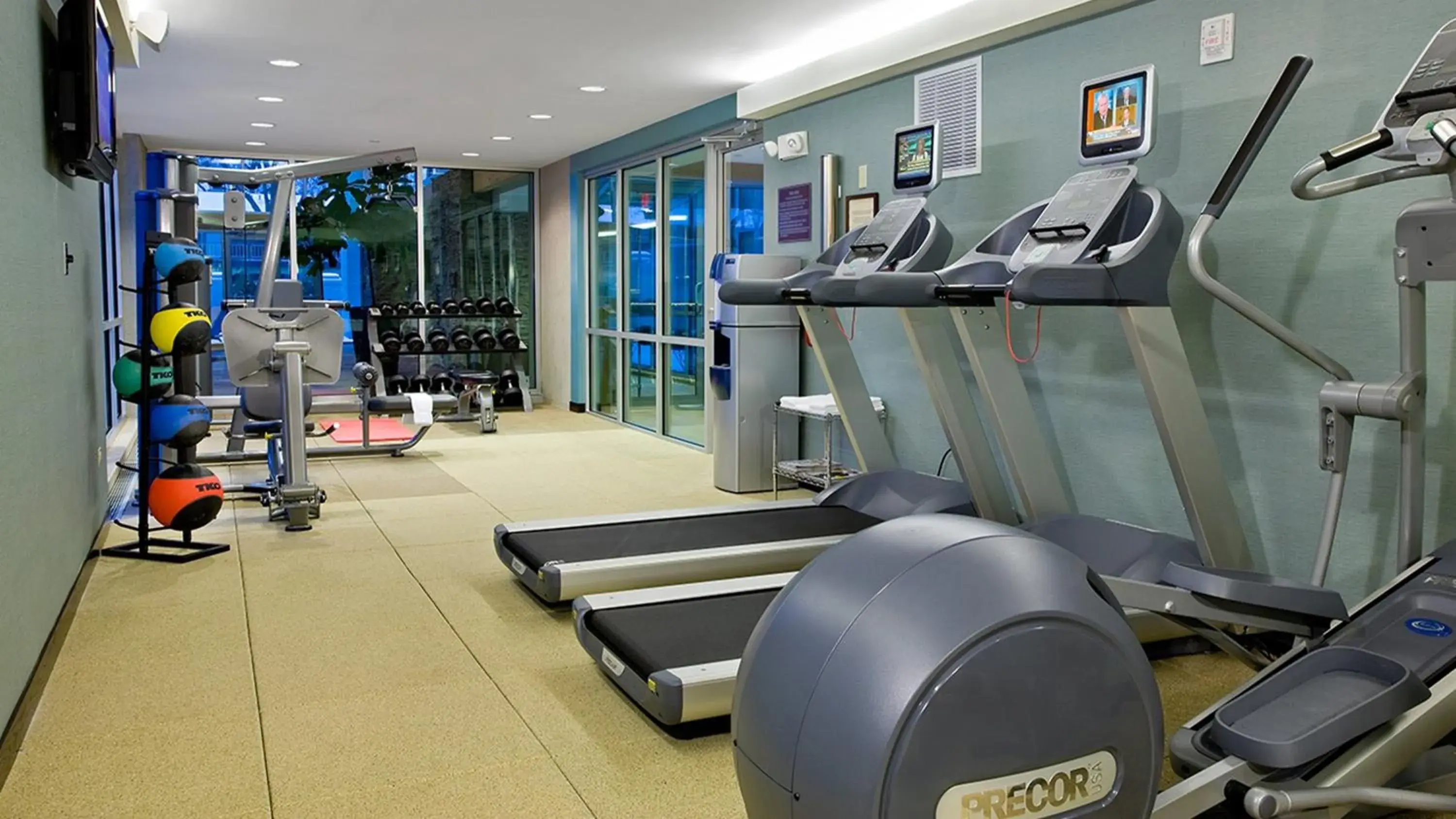 Fitness centre/facilities in Crowne Plaza Hotel Glen Ellyn/Lombard by IHG Fitness centre/facilities in Crowne Plaza Hotel Glen Ellyn/Lombard by IHG