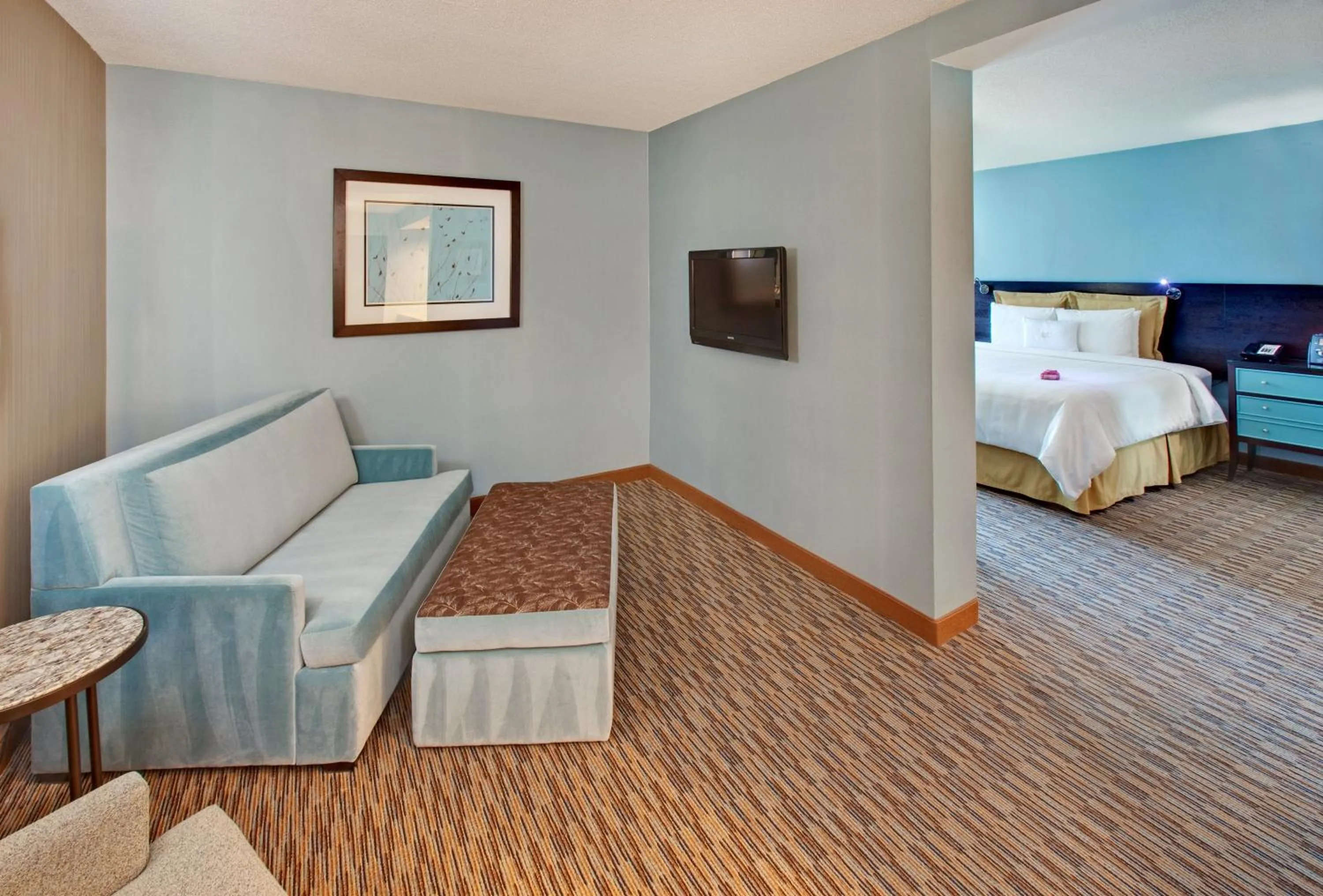 Photo of the whole room, Bed in Crowne Plaza Hotel Glen Ellyn/Lombard by IHG