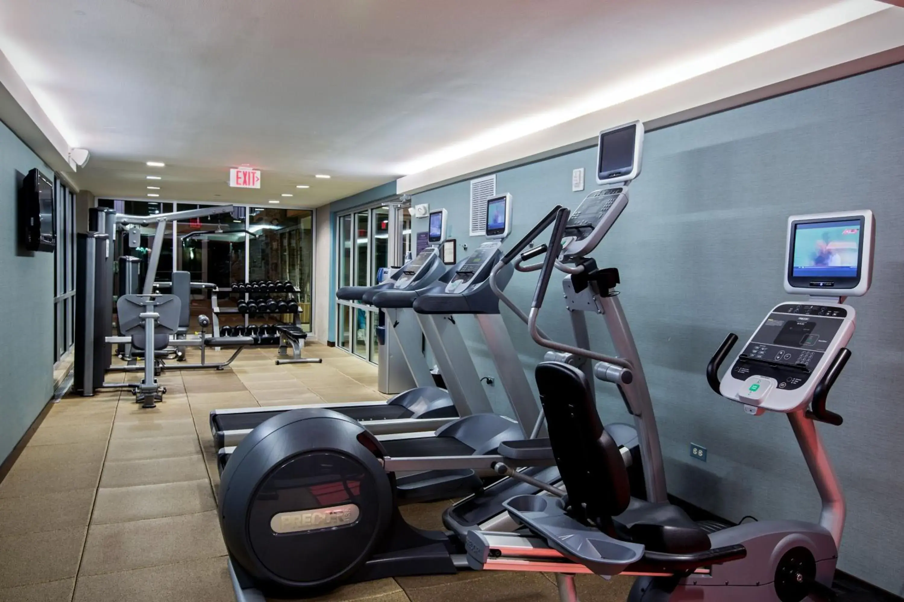 Fitness centre/facilities in Crowne Plaza Hotel Glen Ellyn/Lombard by IHG Fitness centre/facilities in Crowne Plaza Hotel Glen Ellyn/Lombard by IHG