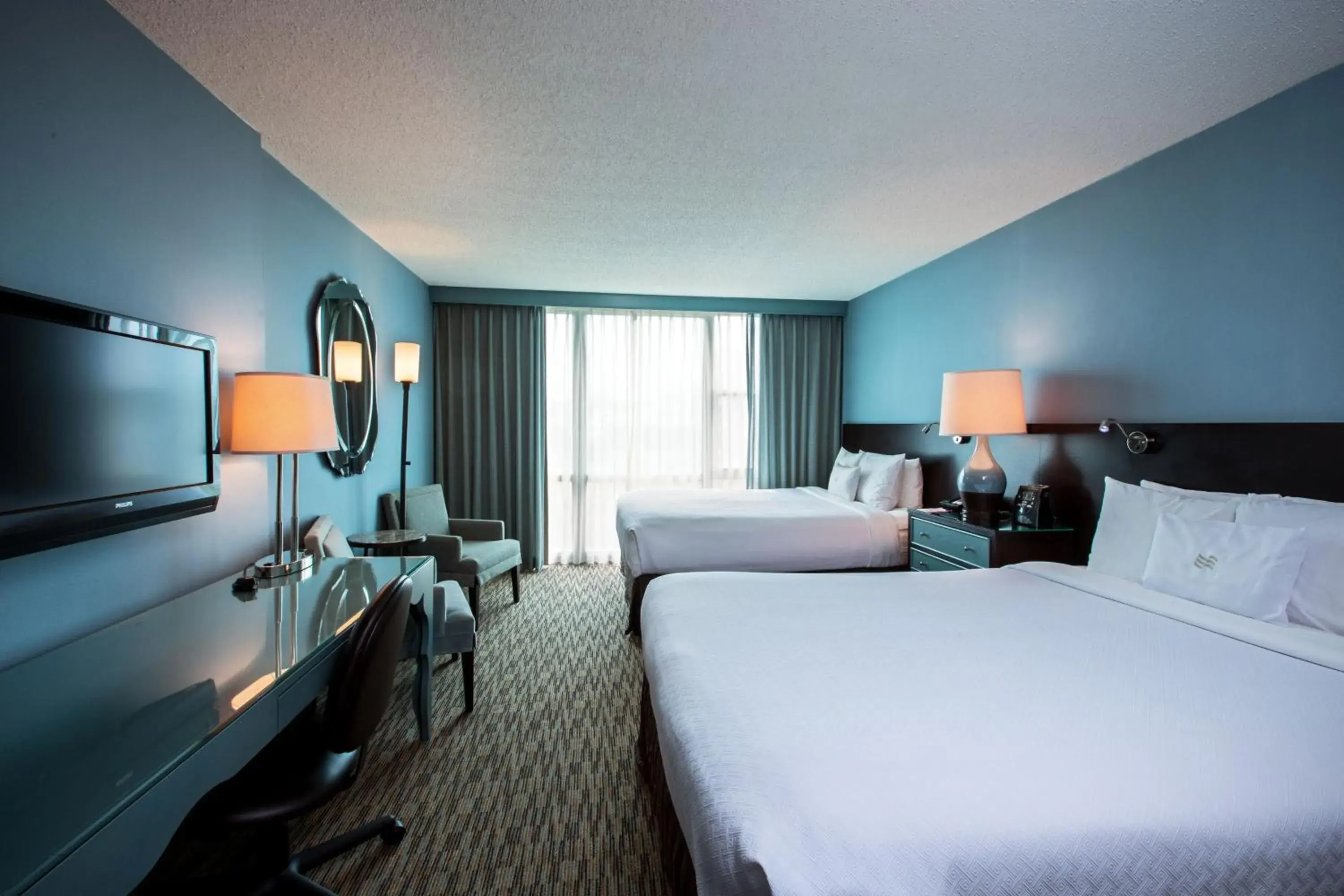 Standard Queen Room with Two Queen Beds in Crowne Plaza Hotel Glen Ellyn/Lombard by IHG Standard Queen Room with Two Queen Beds in Crowne Plaza Hotel Glen Ellyn/Lombard by IHG