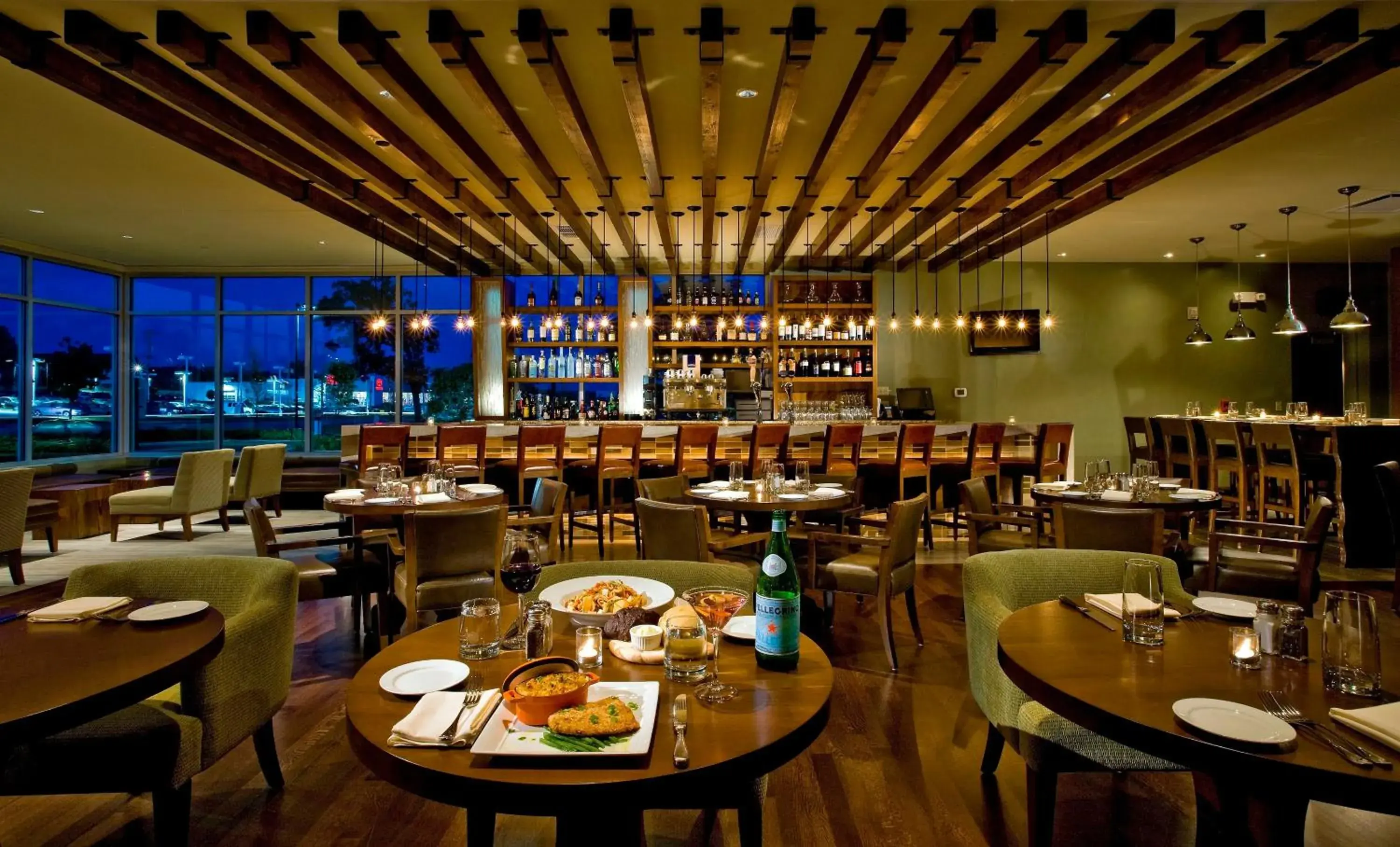 Restaurant/places to eat in Crowne Plaza Hotel Glen Ellyn/Lombard by IHG Restaurant/places to eat in Crowne Plaza Hotel Glen Ellyn/Lombard by IHG