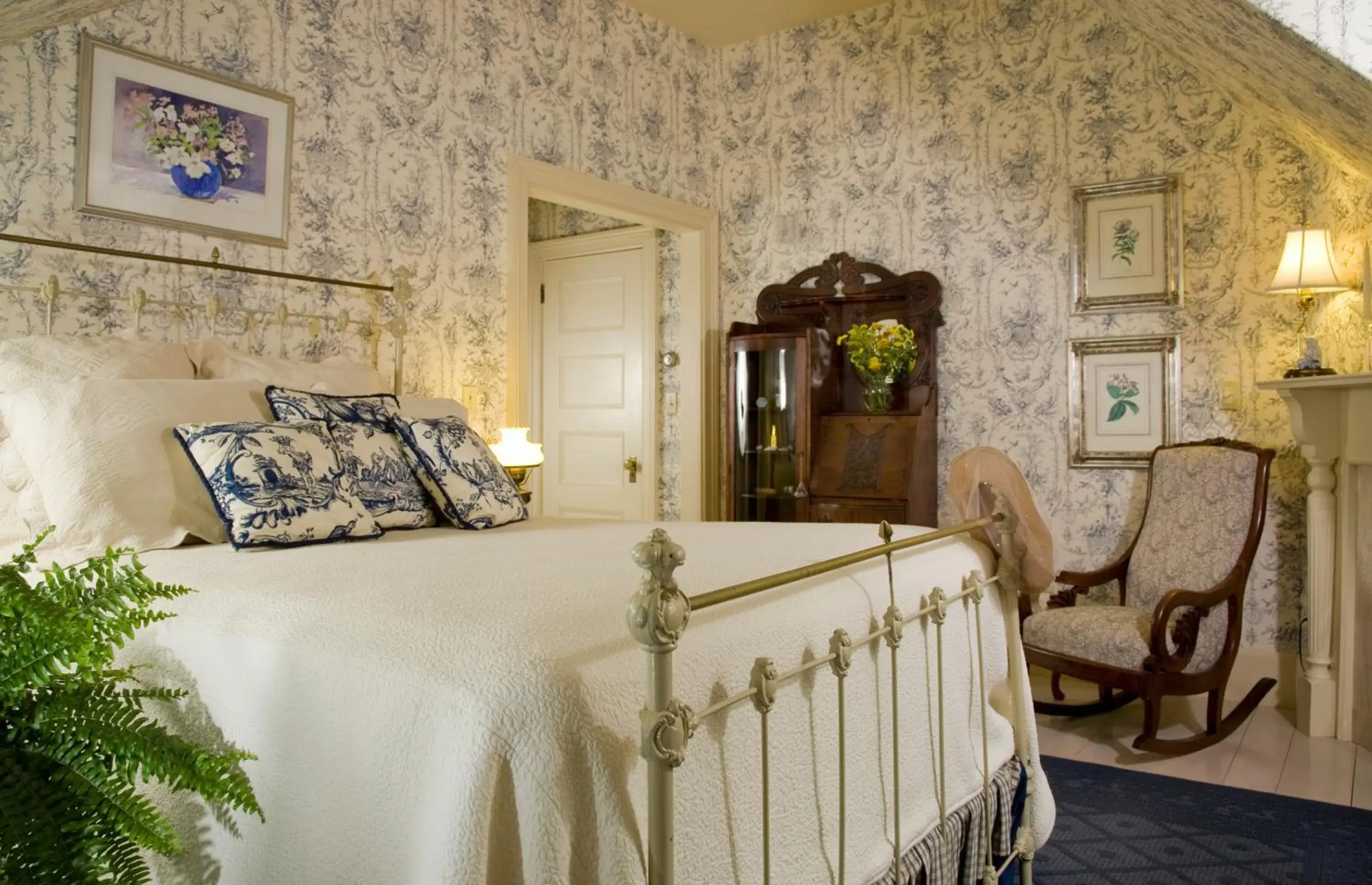 Standard Queen Room in Berry Manor Inn Standard Queen Room in Berry Manor Inn
