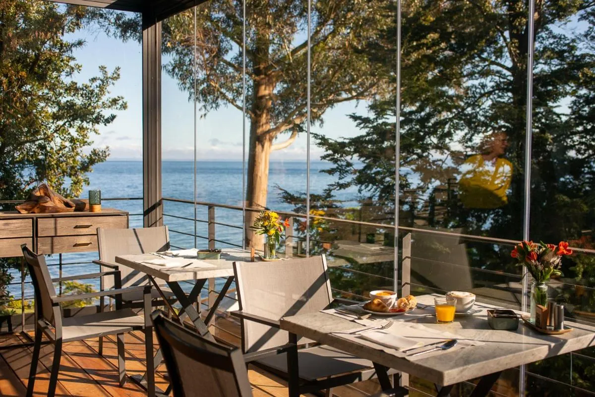 Restaurant/places to eat in Hotel AWA