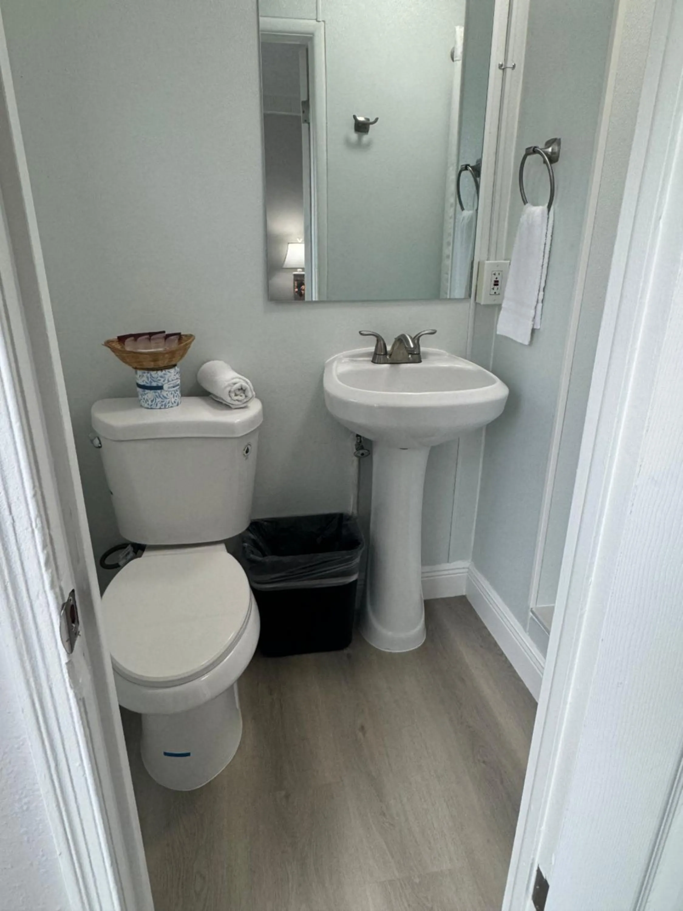 Toilet in Sea Dell Motel - Marathon