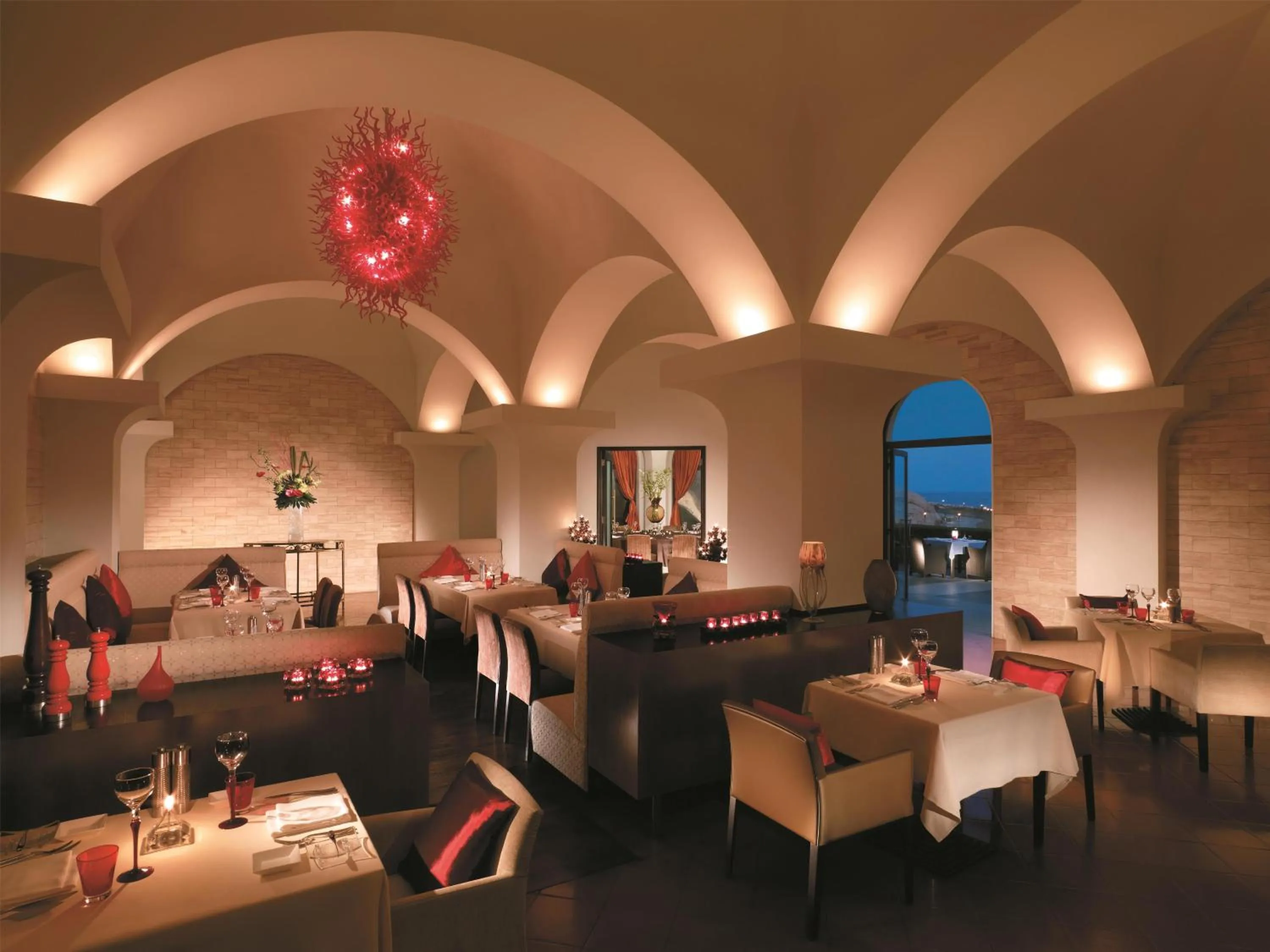 Restaurant/places to eat in Hilton Muscat Al Bandar