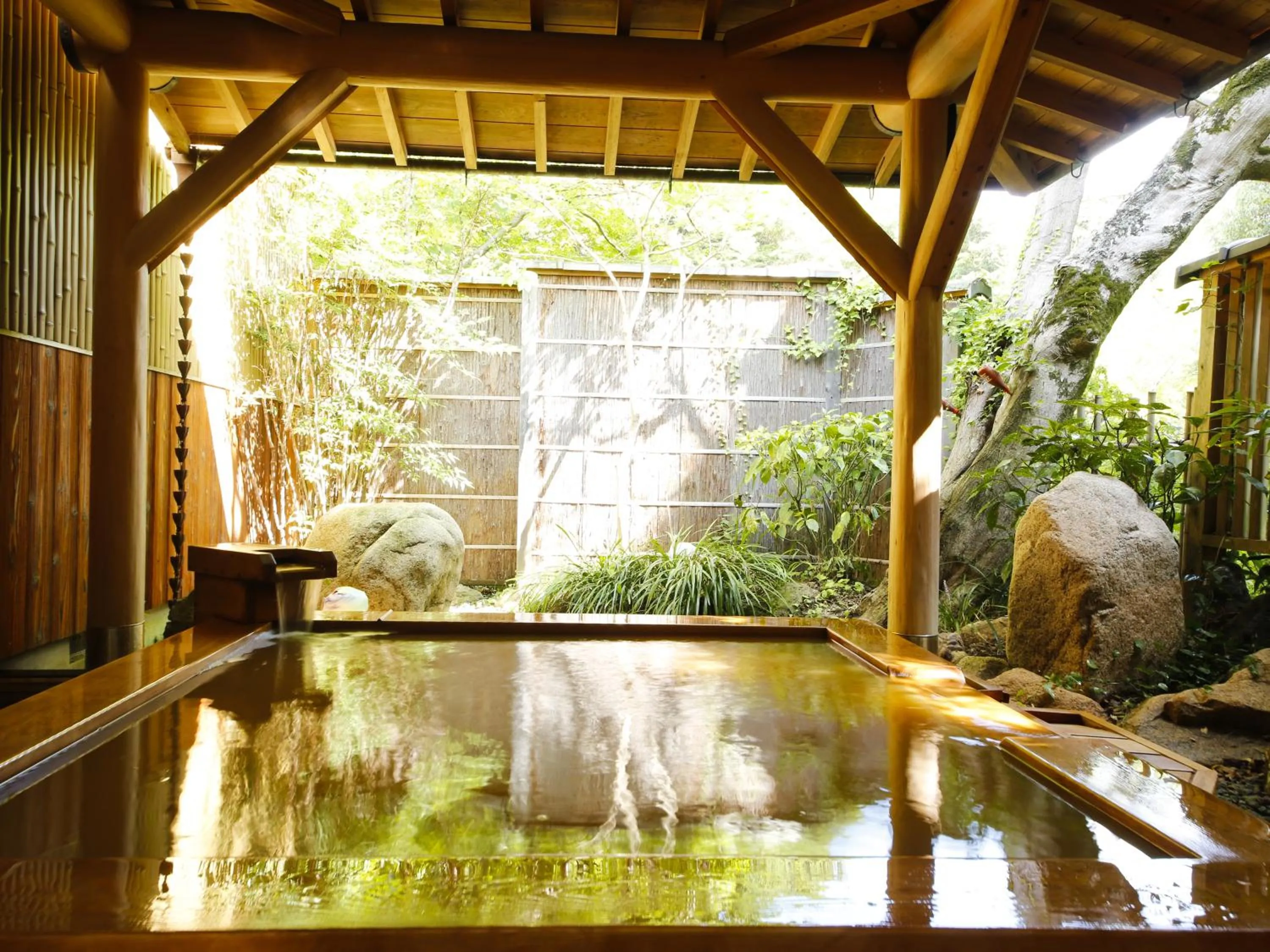 Swimming pool in Hashinoya Bekkan Ransui