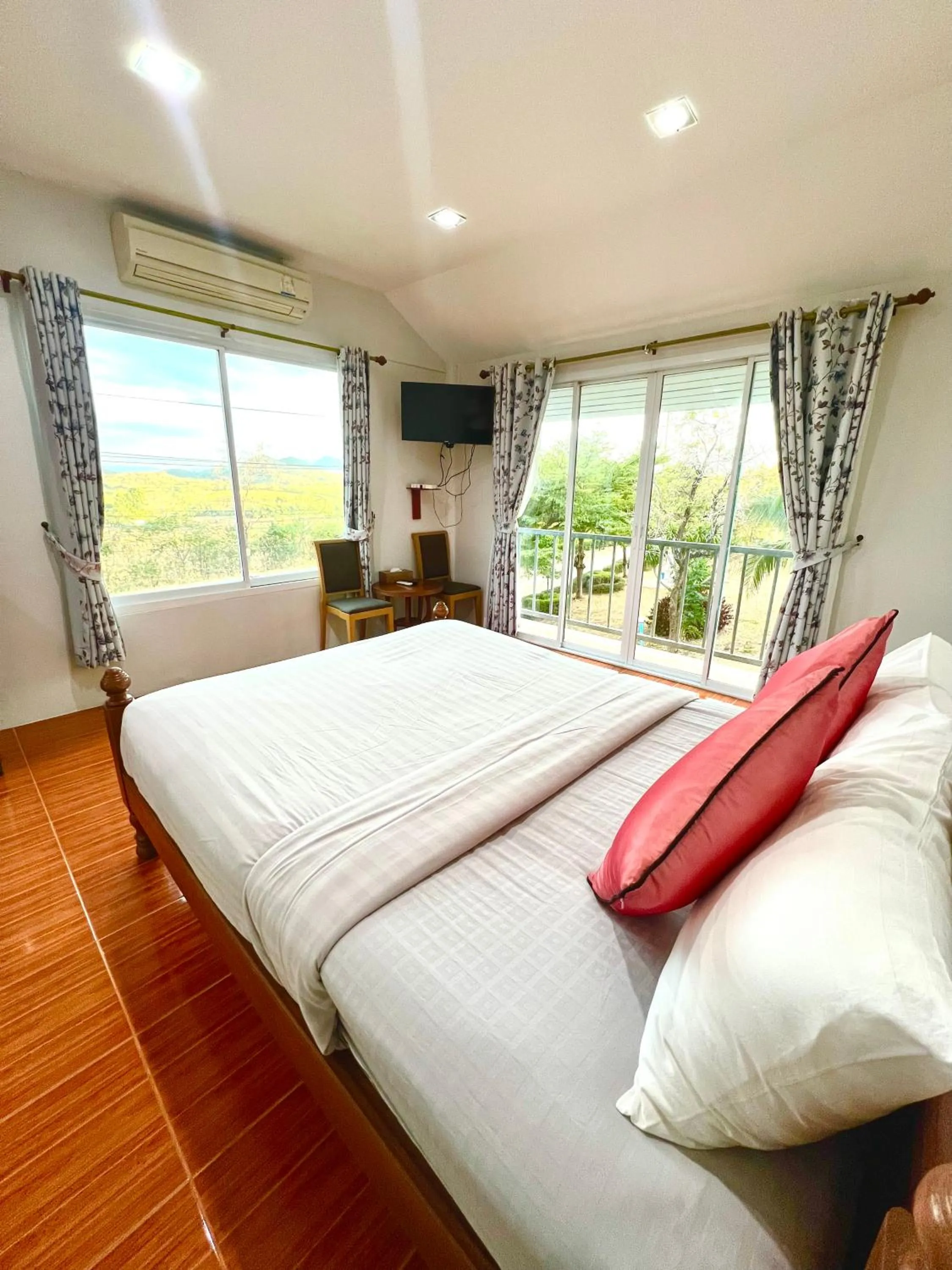 Bed in Maingern Maithong Resort