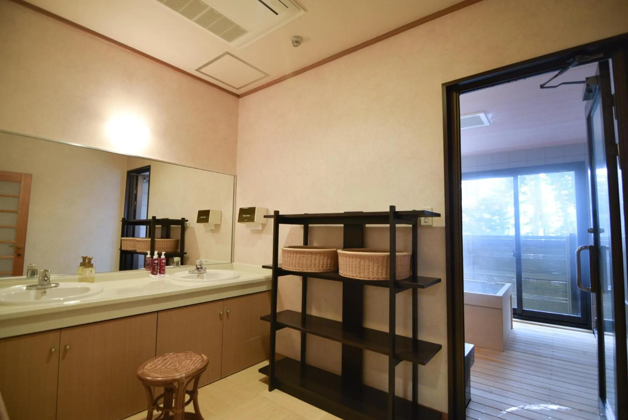 Hot Spring Bath in Hotel Yamabuki