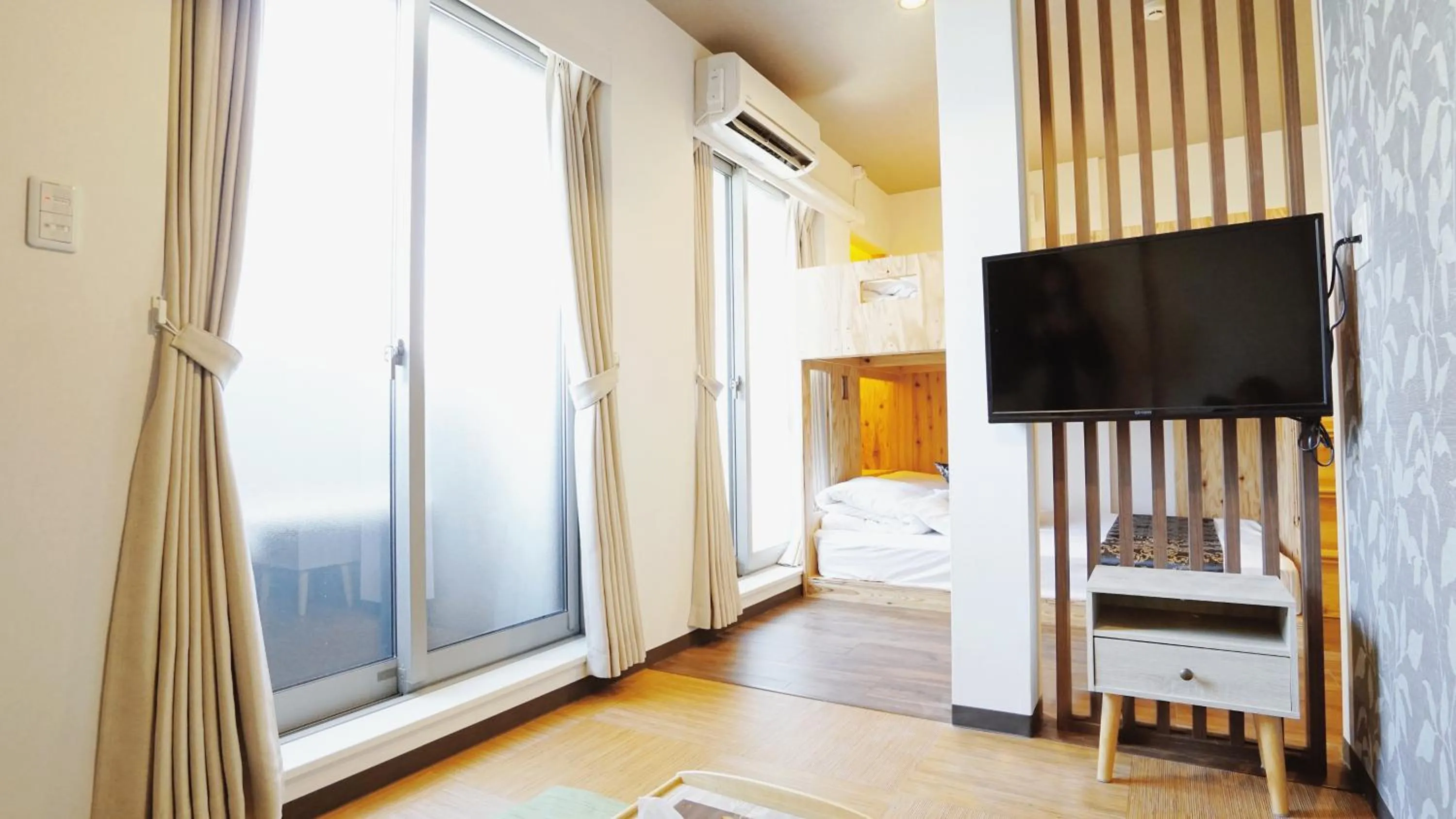 TV and multimedia, Bed in Poly Hostel Osaka