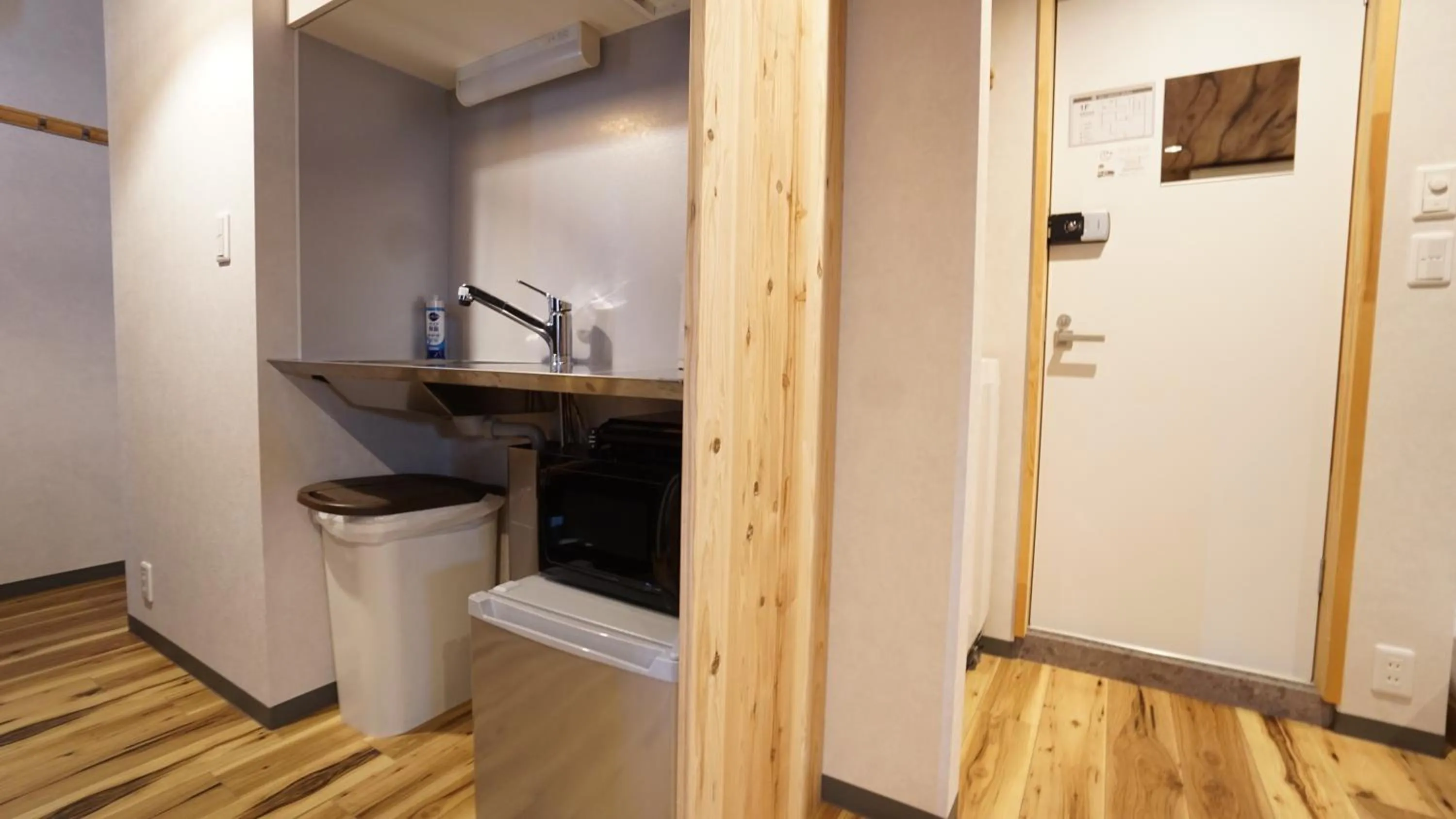 Kitchen or kitchenette in Poly Hostel Osaka
