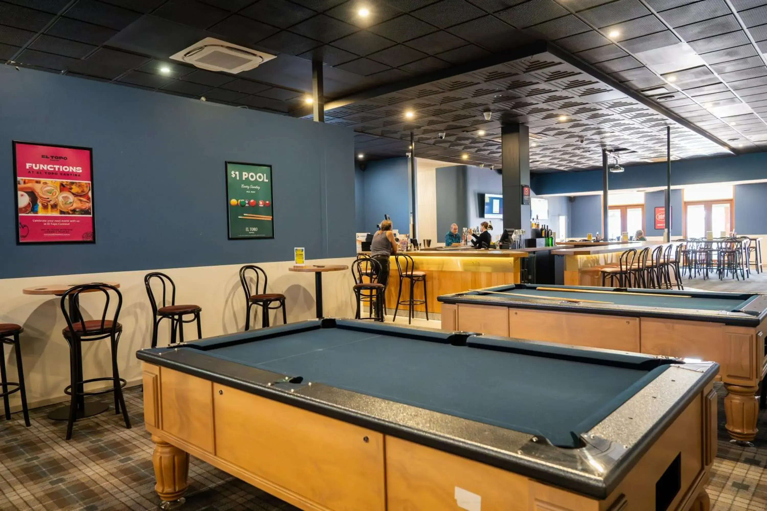 Billiard in El Toro Motel Billiard in El Toro Motel