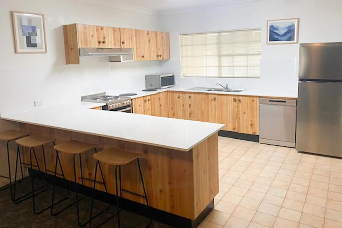 dishwasher in El Toro Motel