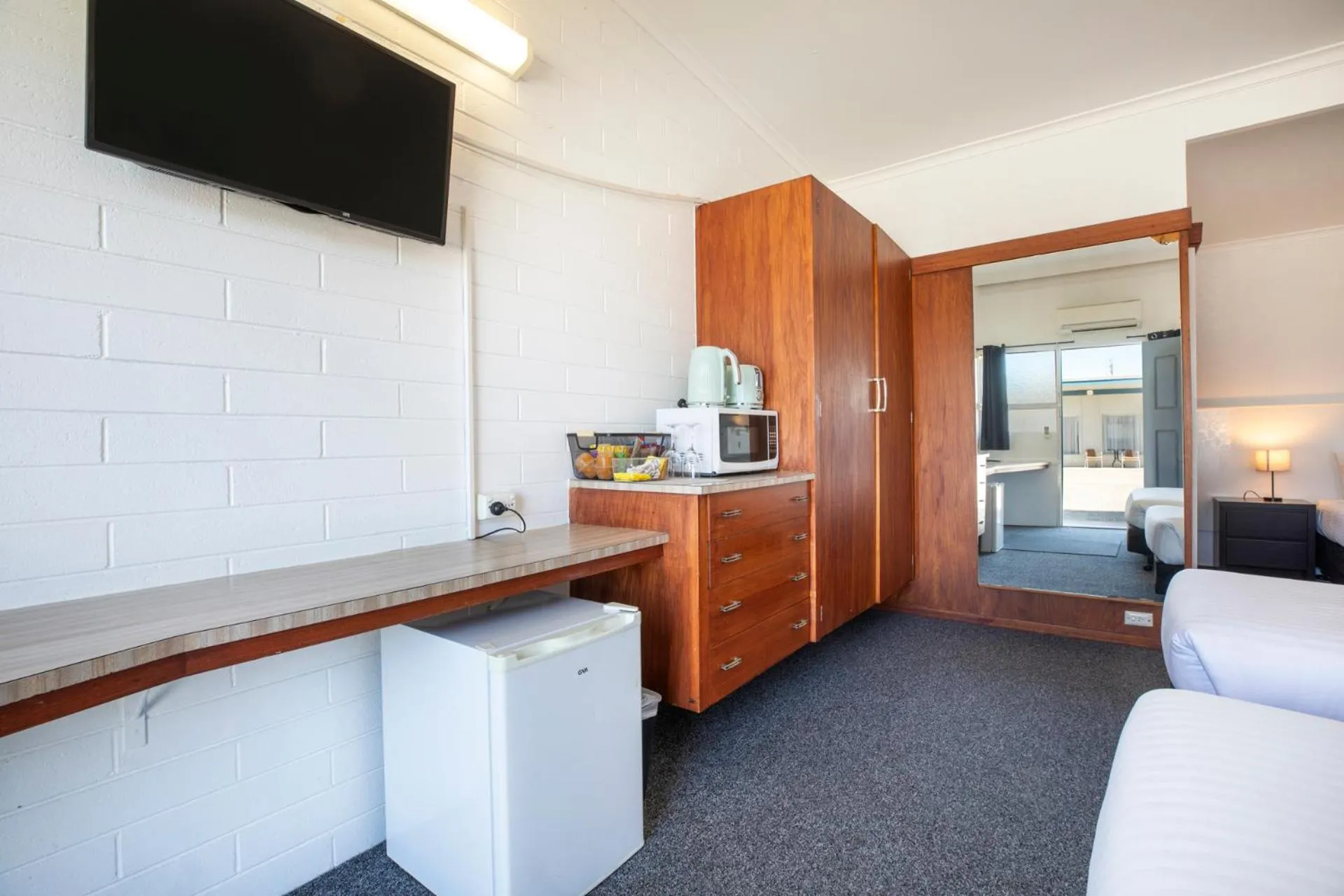 TV and multimedia in Ship Inn Motel Yarram