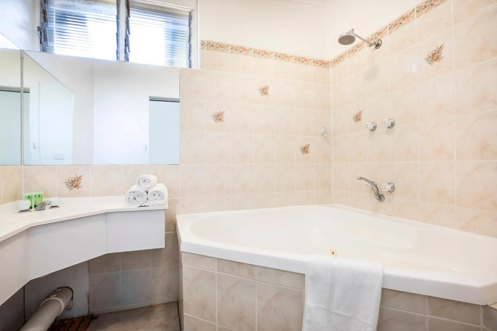 Spa and wellness centre/facilities in Ship Inn Motel Yarram