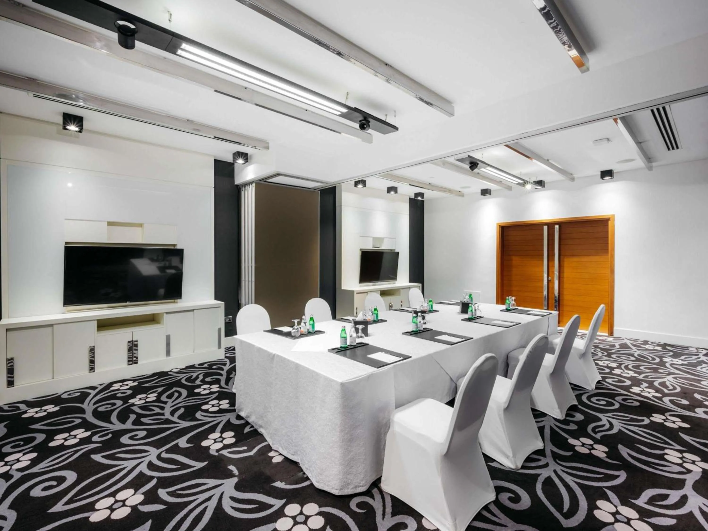 Meeting/conference room in Fairmont Bab Al Bahr