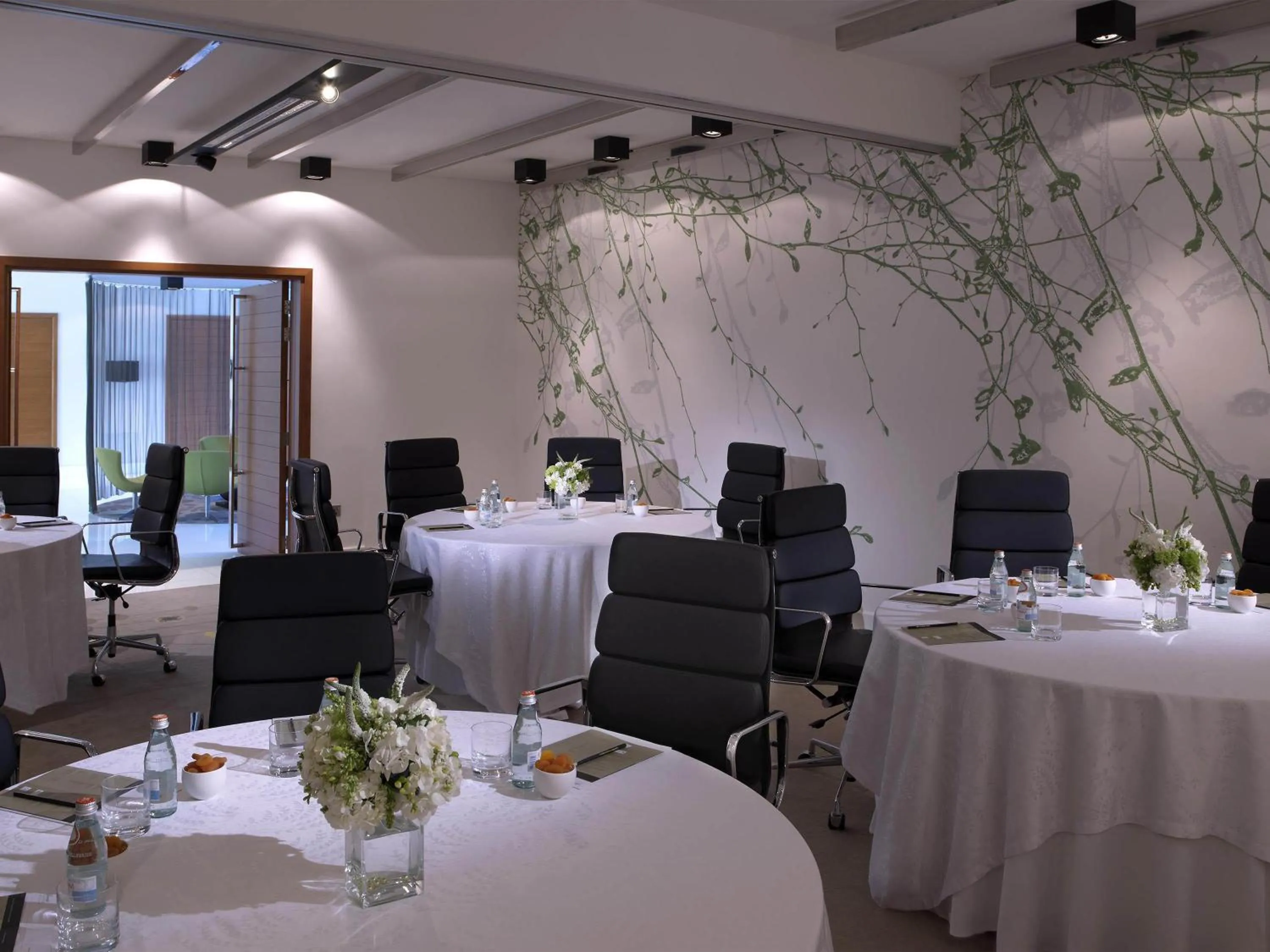 Business facilities in Fairmont Bab Al Bahr