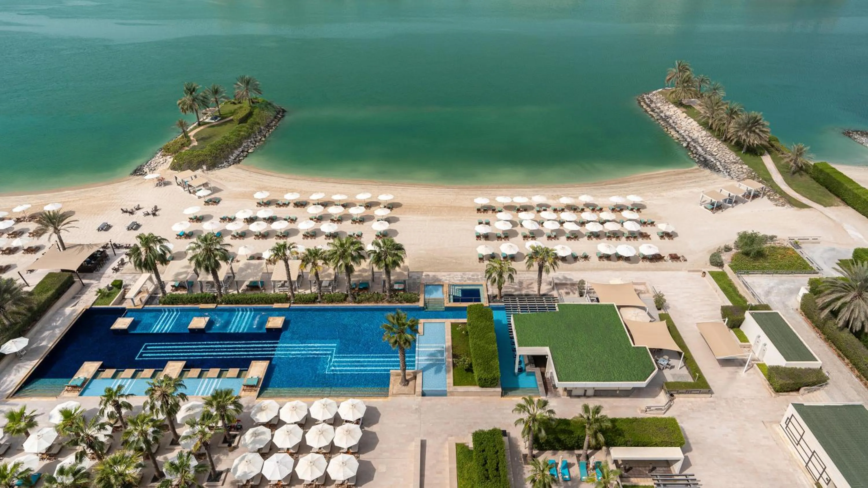 Beach in Fairmont Bab Al Bahr