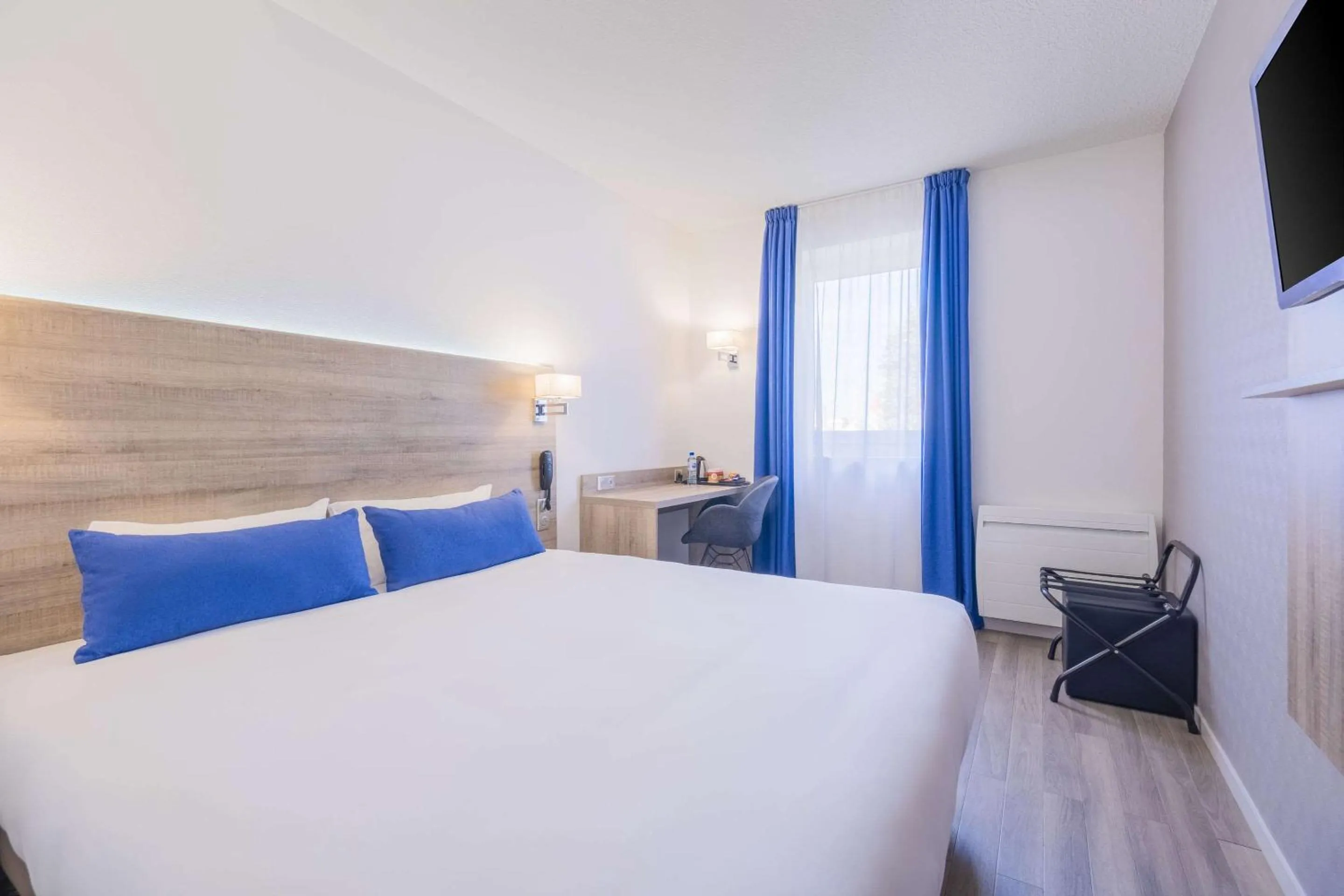 Photo of the whole room, Bed in Hotel Le Circuit Le Mans