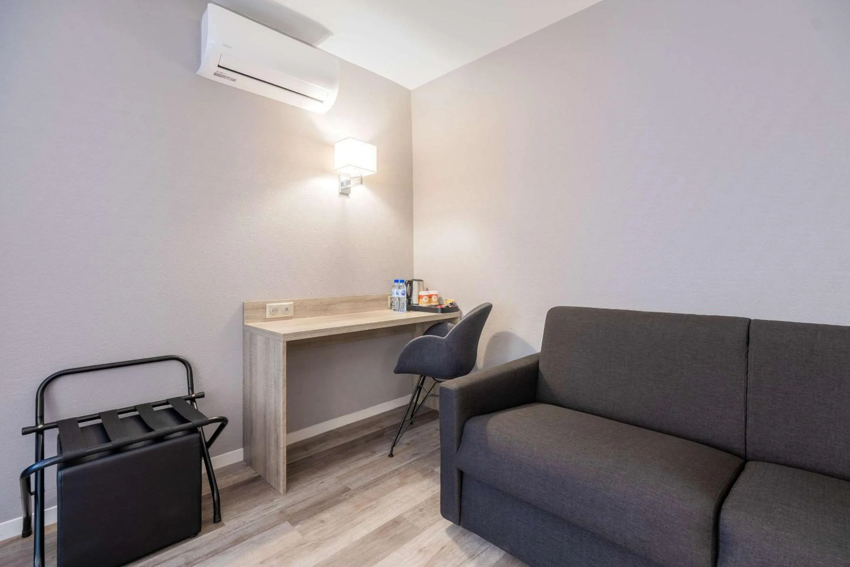 Photo of the whole room in Hotel Le Circuit Le Mans