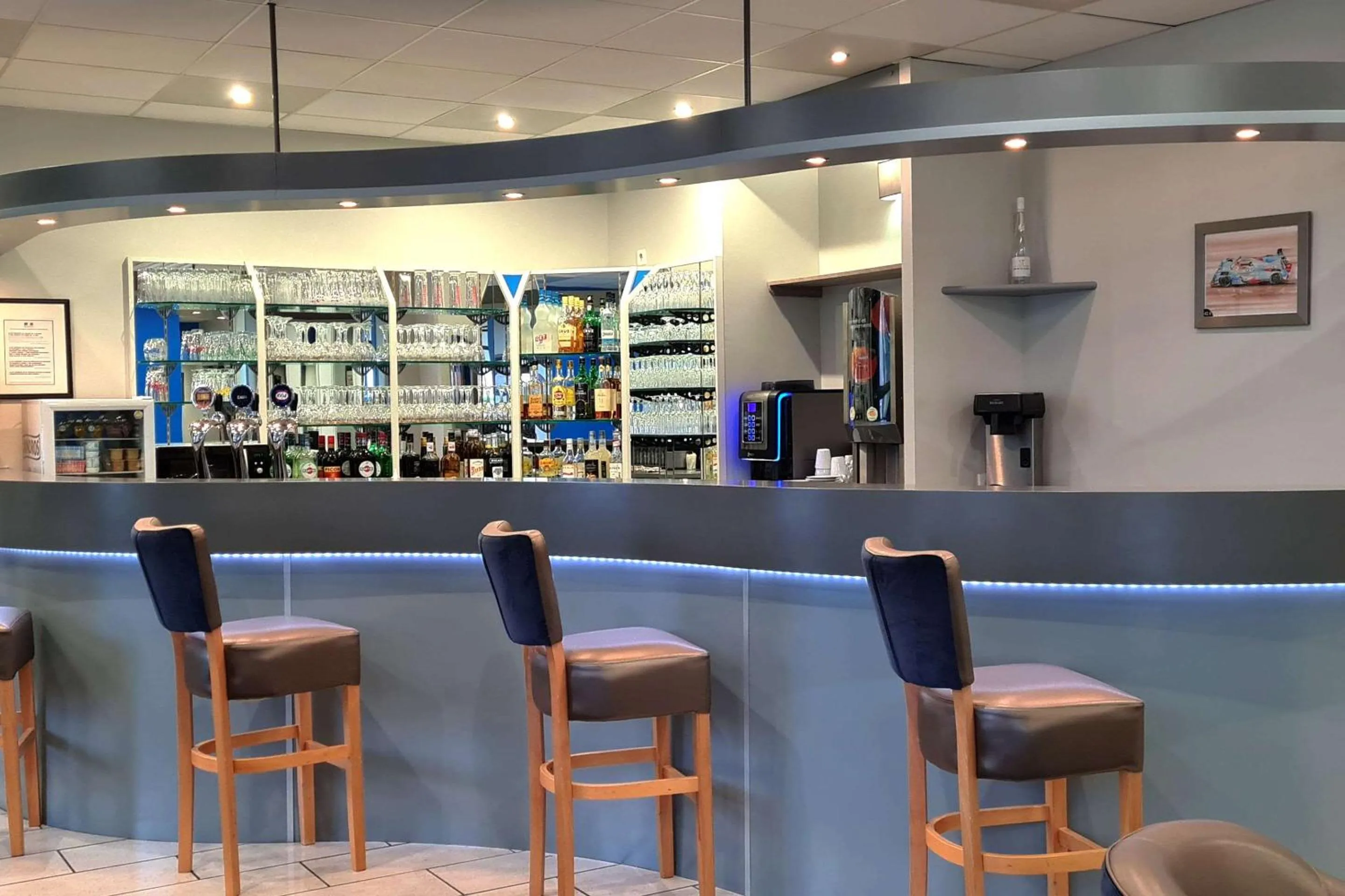 Lounge or bar in Hotel Le Circuit Le Mans