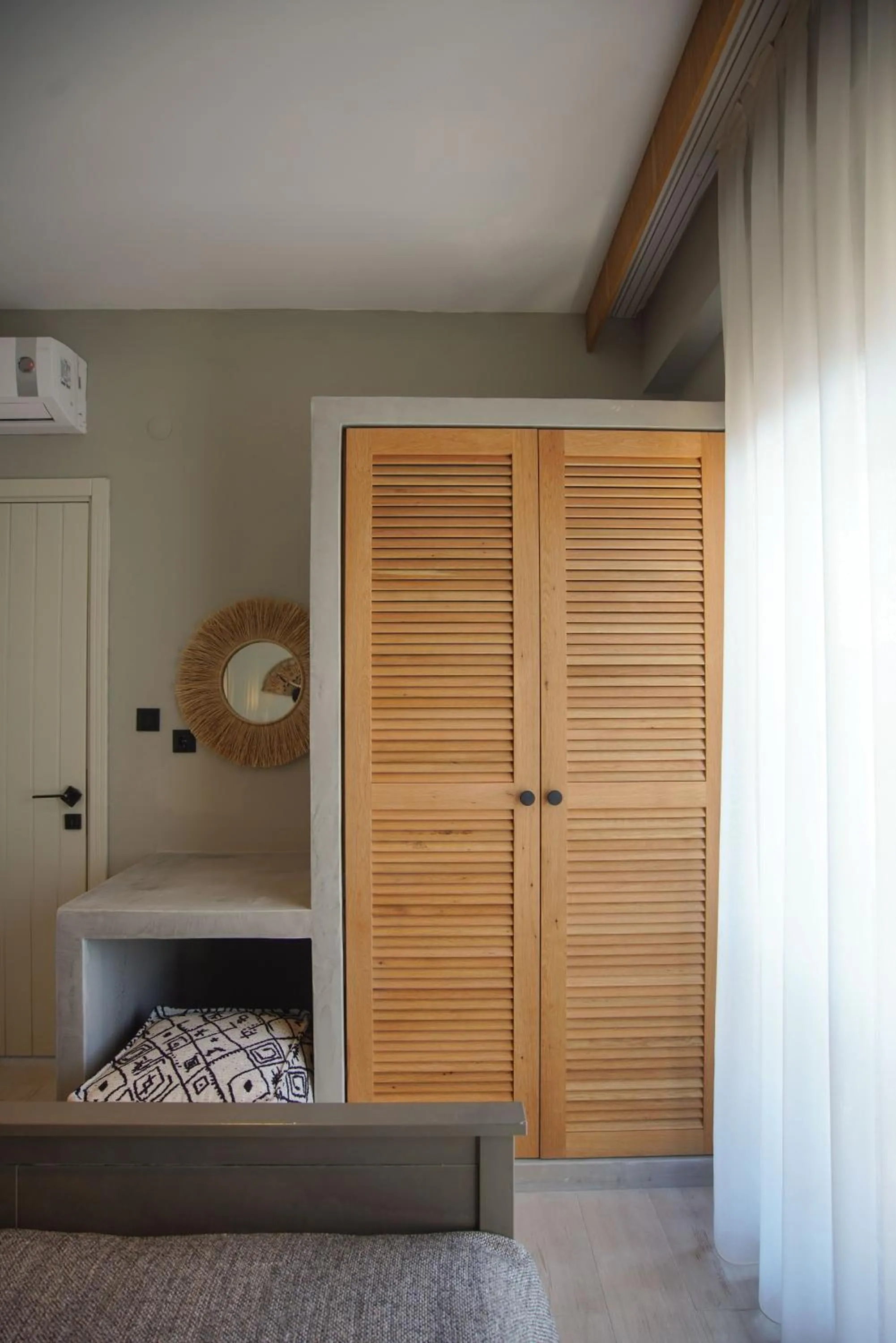 Bedroom, Bed in Alp Suites Mandalin