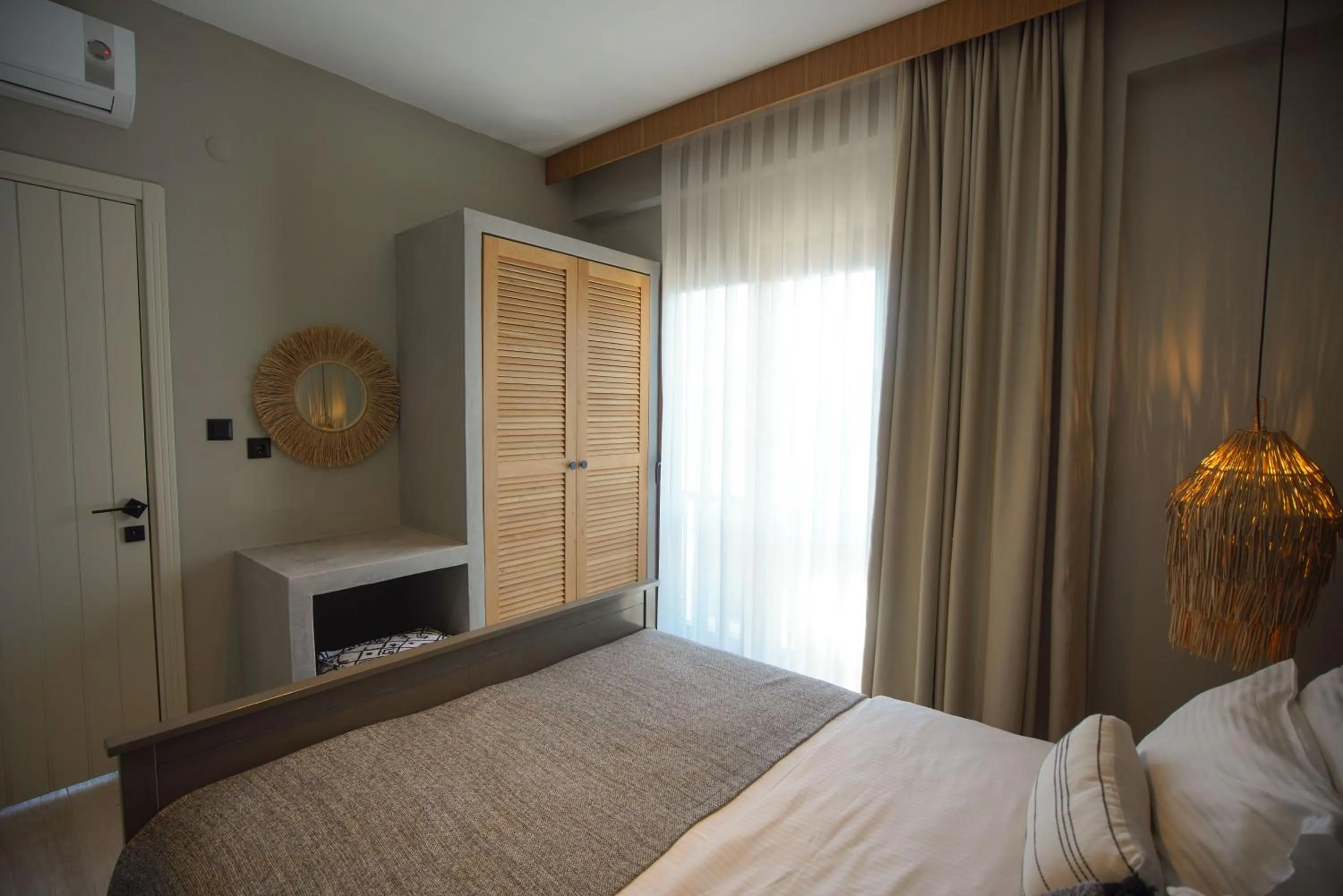 Bedroom, Bed in Alp Suites Mandalin