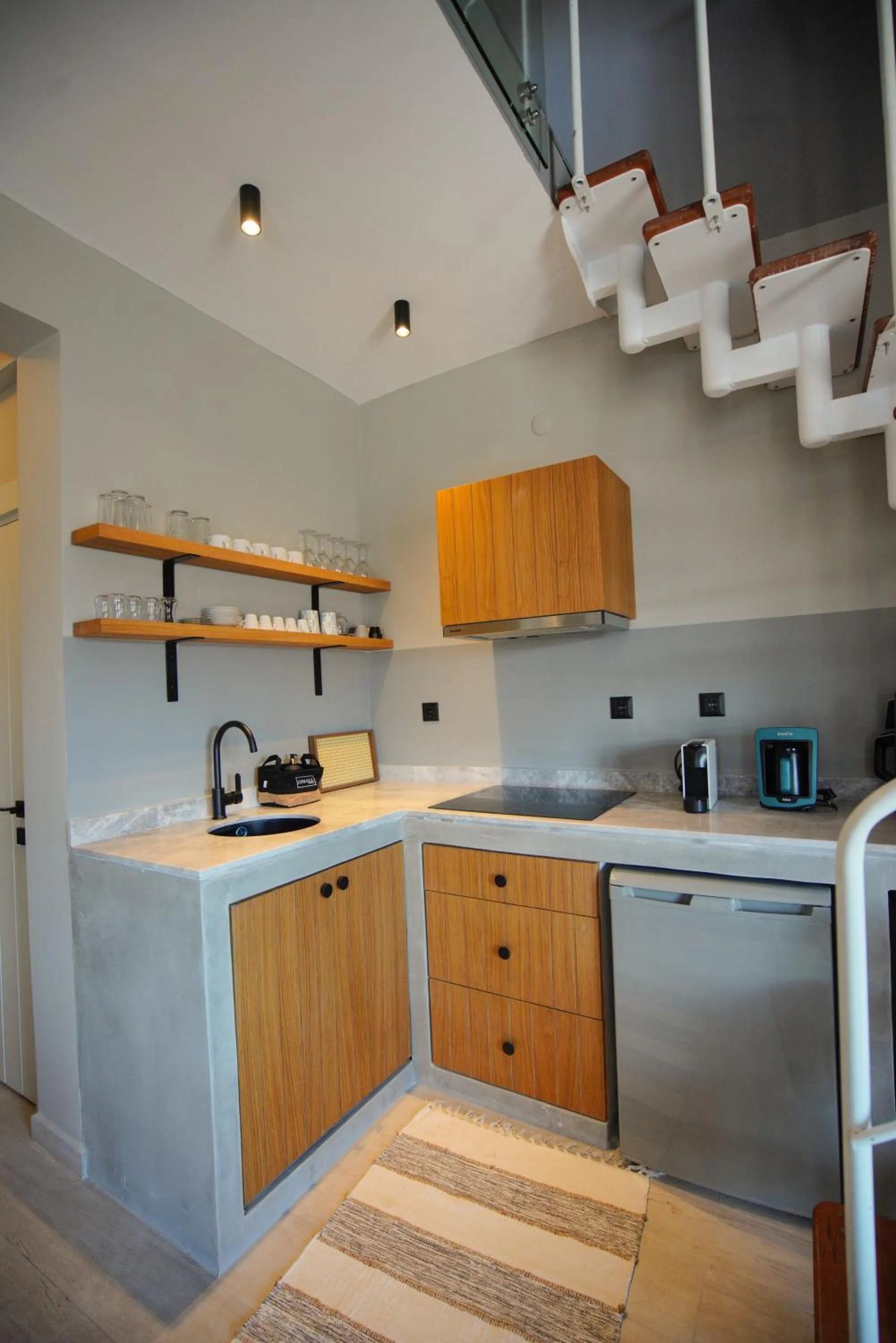 kitchen in Alp Suites Mandalin