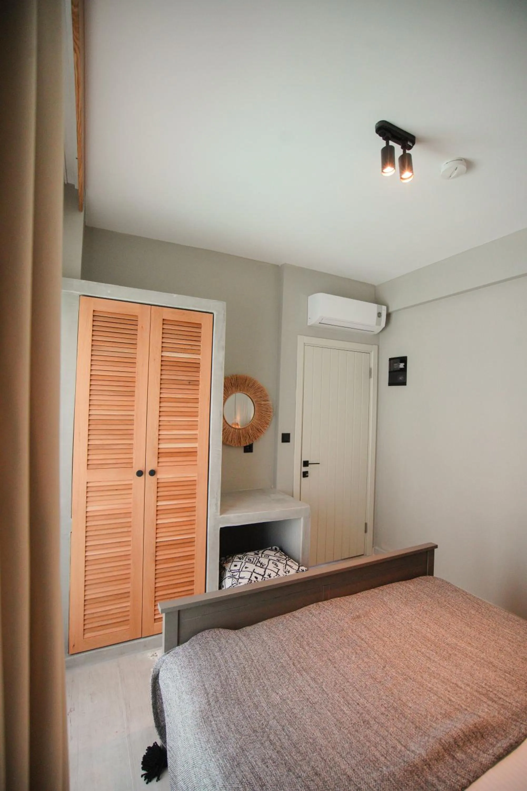 Bedroom, Bed in Alp Suites Mandalin