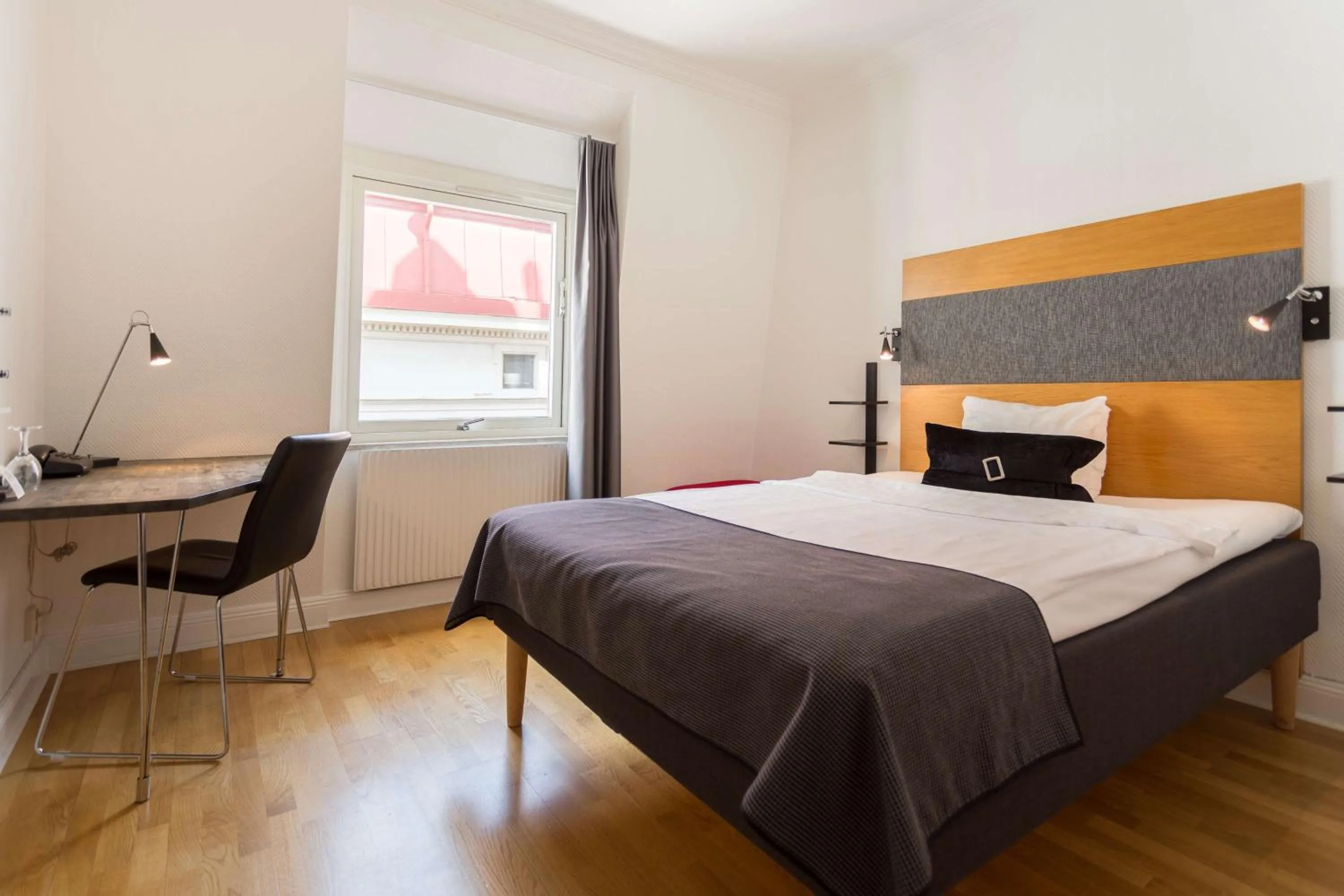 Bedroom, Bed in Scandic Stortorget