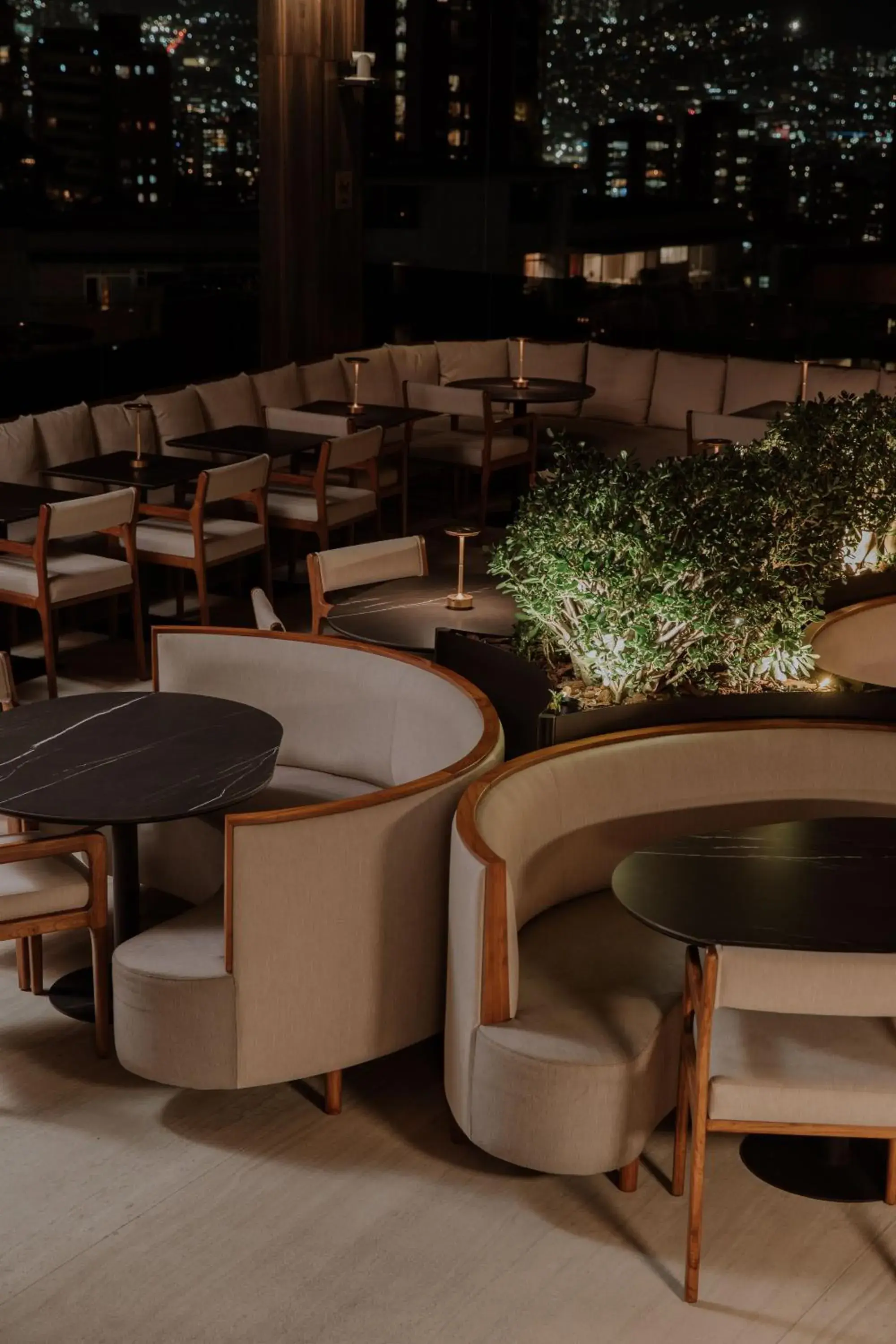 Lounge or bar in Binn Hotel Lounge or bar in Binn Hotel