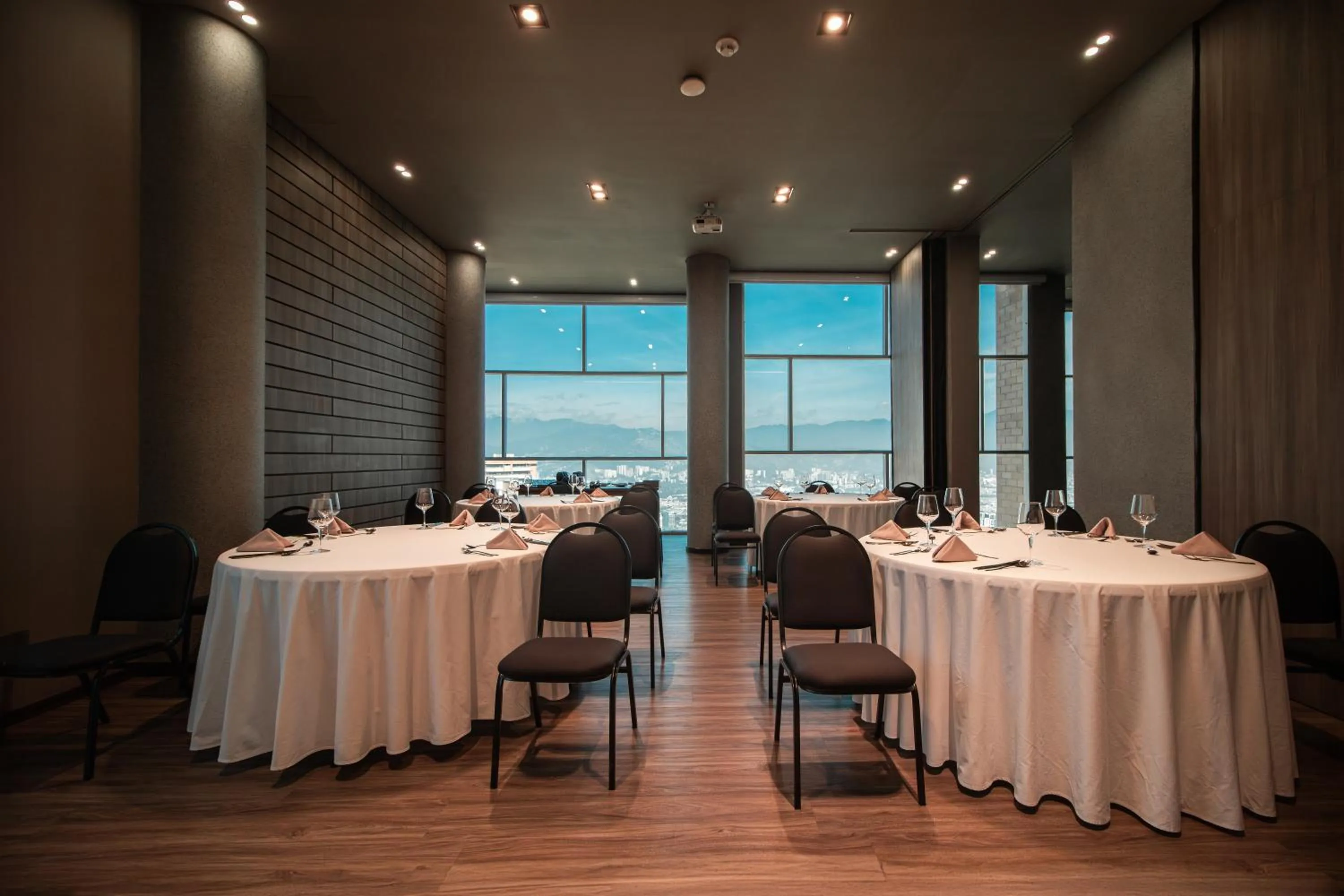 Banquet/Function facilities in Binn Hotel