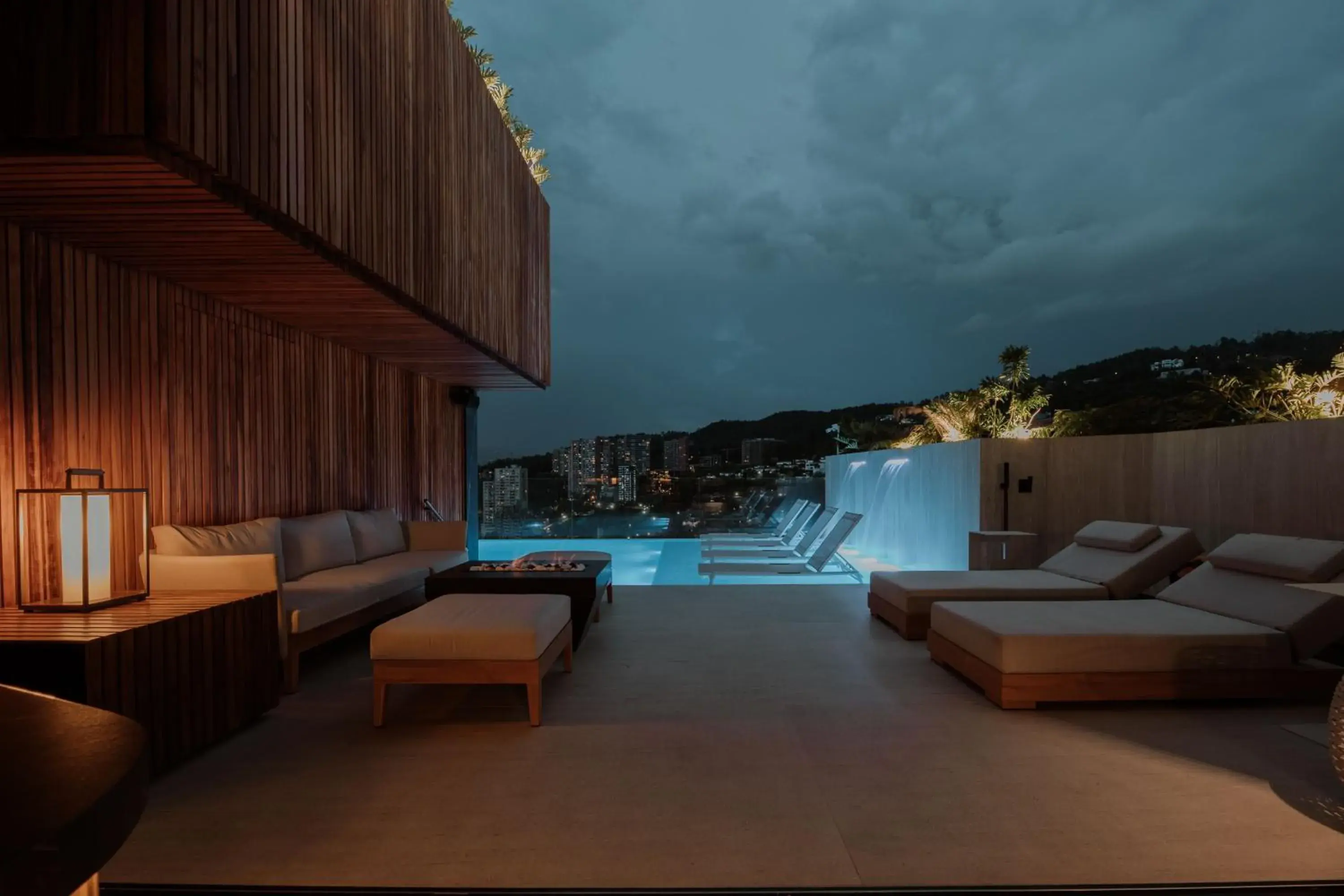 Swimming pool in Binn Hotel Swimming pool in Binn Hotel