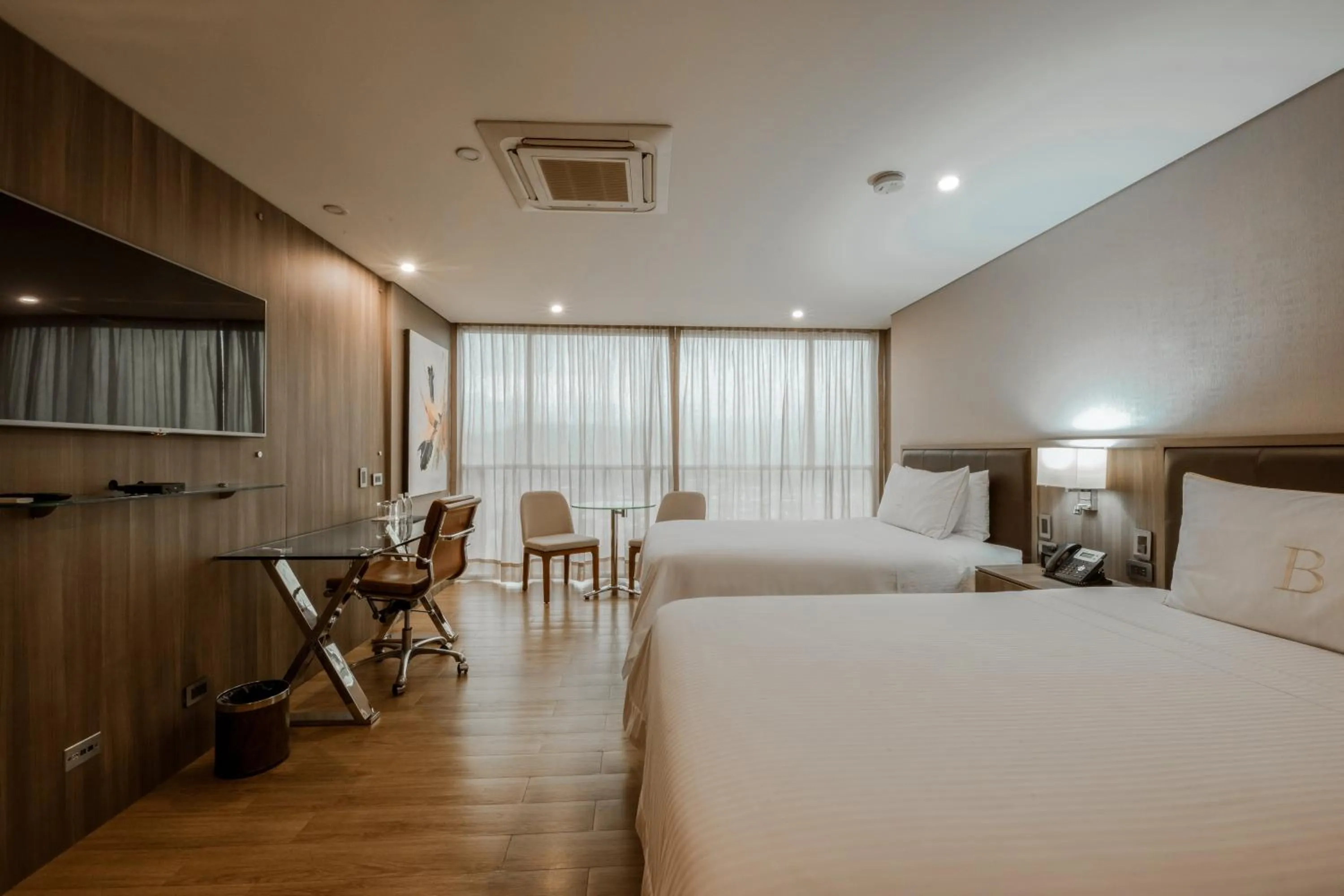 Bedroom, Bed in Binn Hotel