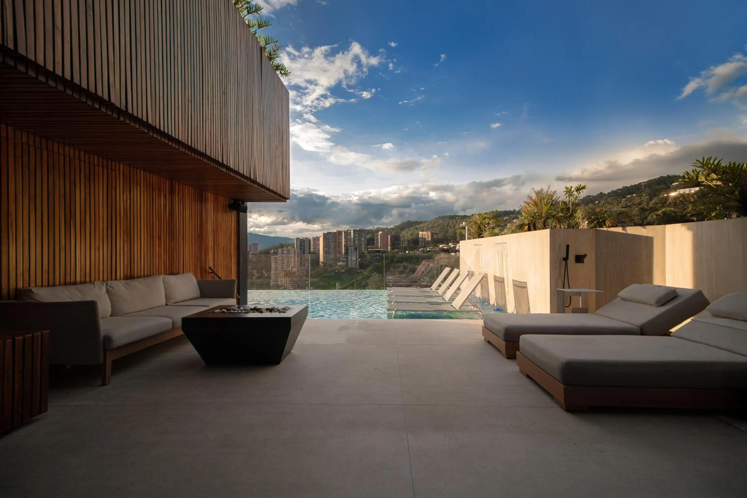 Swimming pool in Binn Hotel