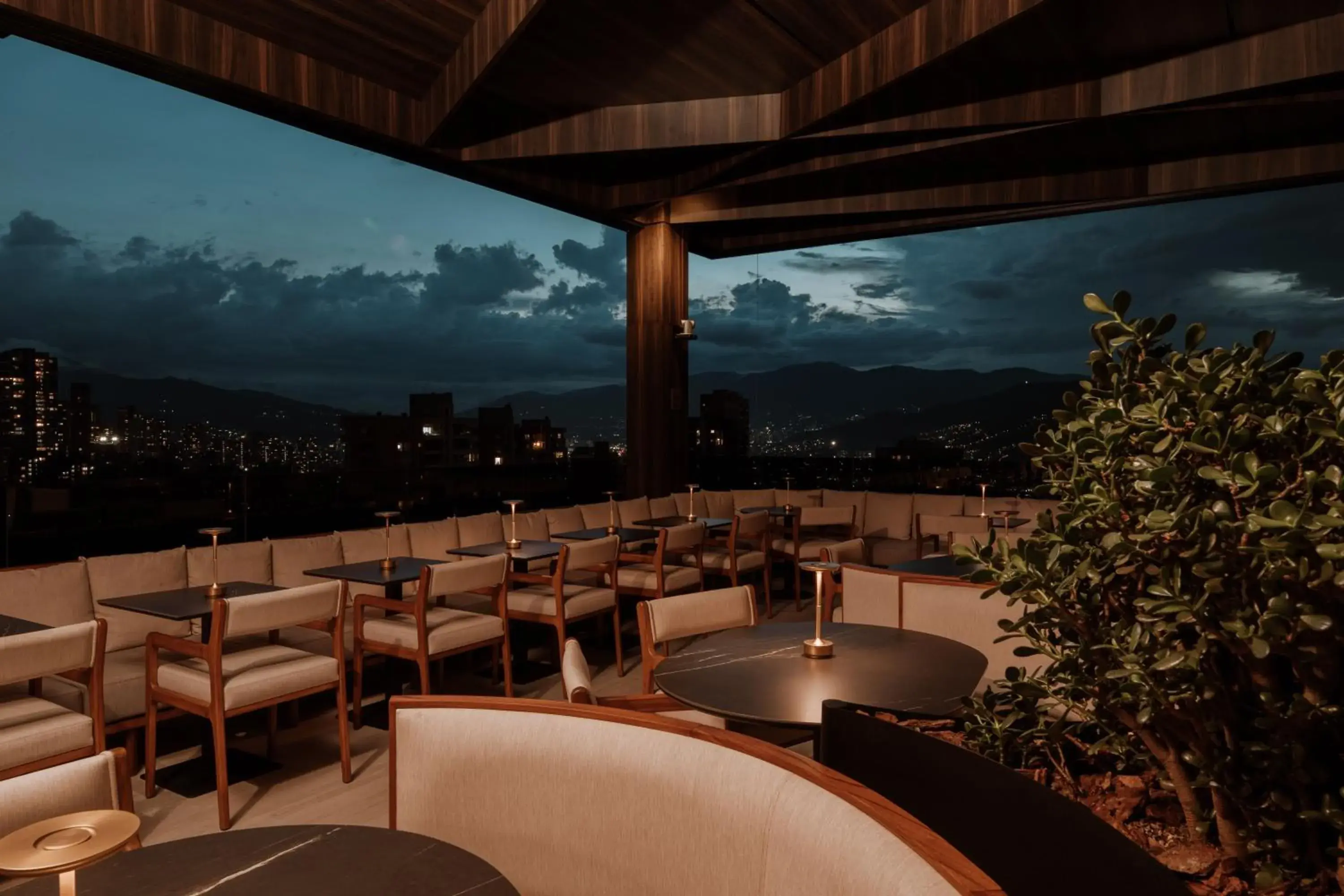 Lounge or bar in Binn Hotel Lounge or bar in Binn Hotel