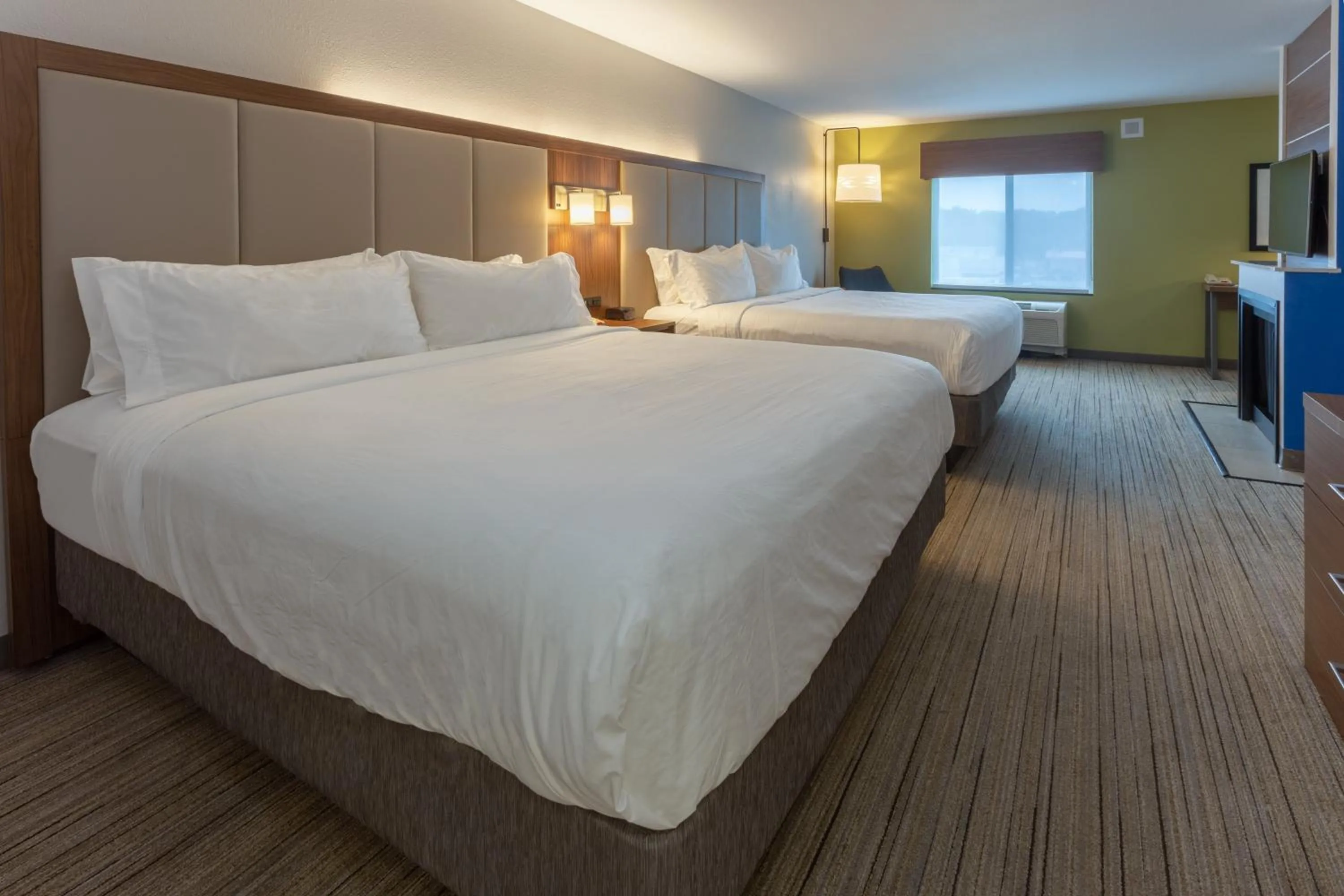 Photo of the whole room, Bed in Holiday Inn Express - Indianapolis - Southeast by IHG
