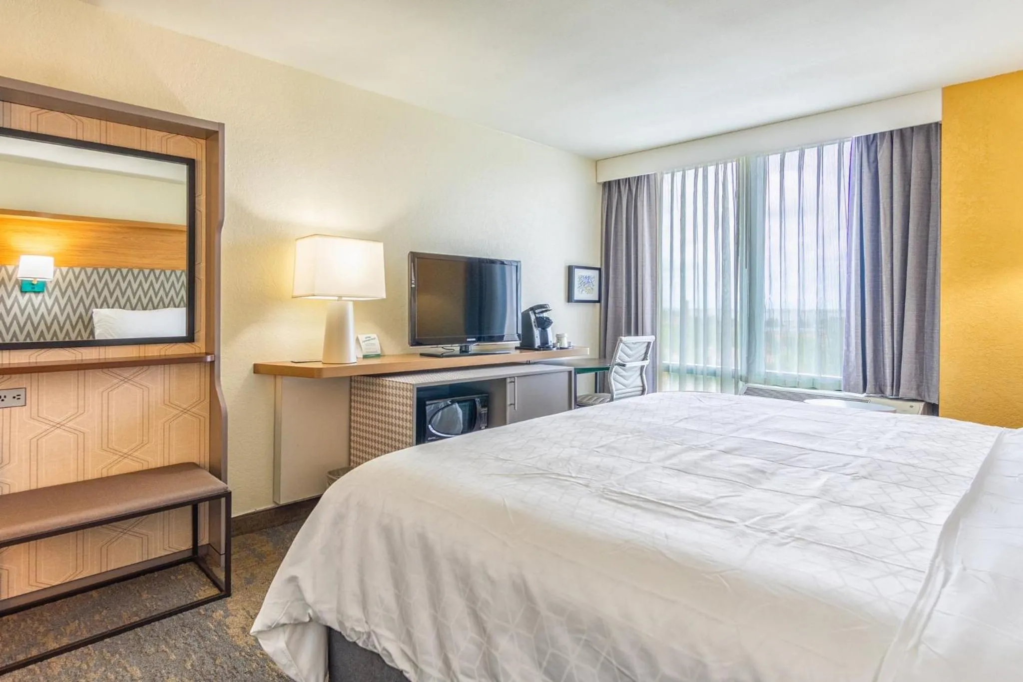 Photo of the whole room, Bed in Holiday Inn Miami International Airport by IHG