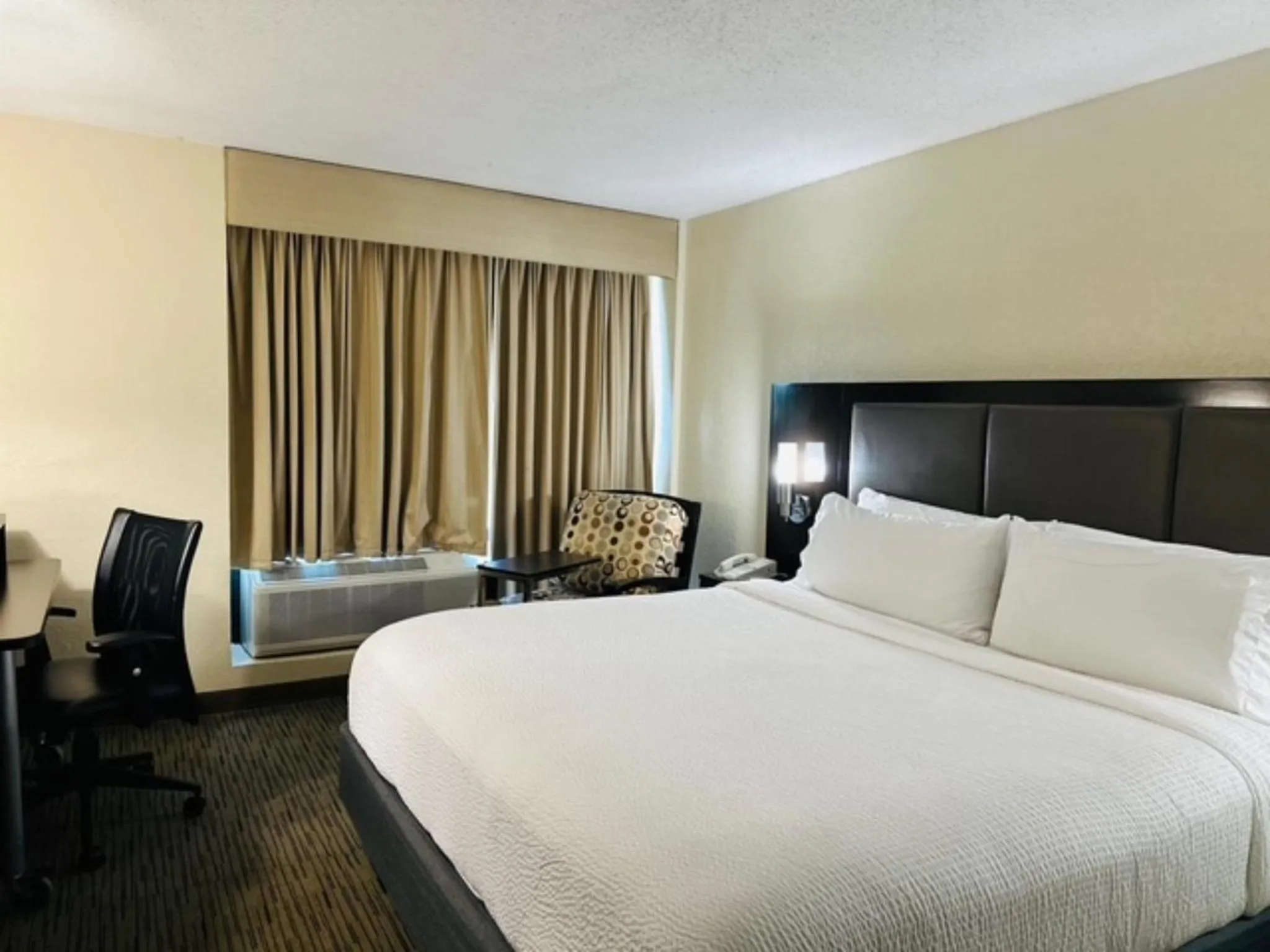 Photo of the whole room, Bed in Holiday Inn Miami International Airport by IHG