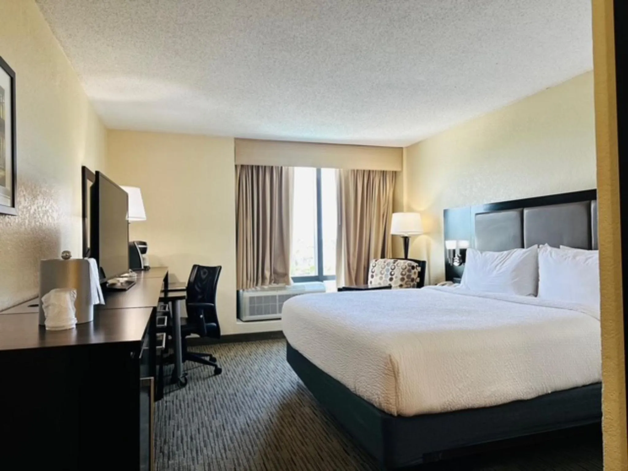 Photo of the whole room, Bed in Holiday Inn Miami International Airport by IHG