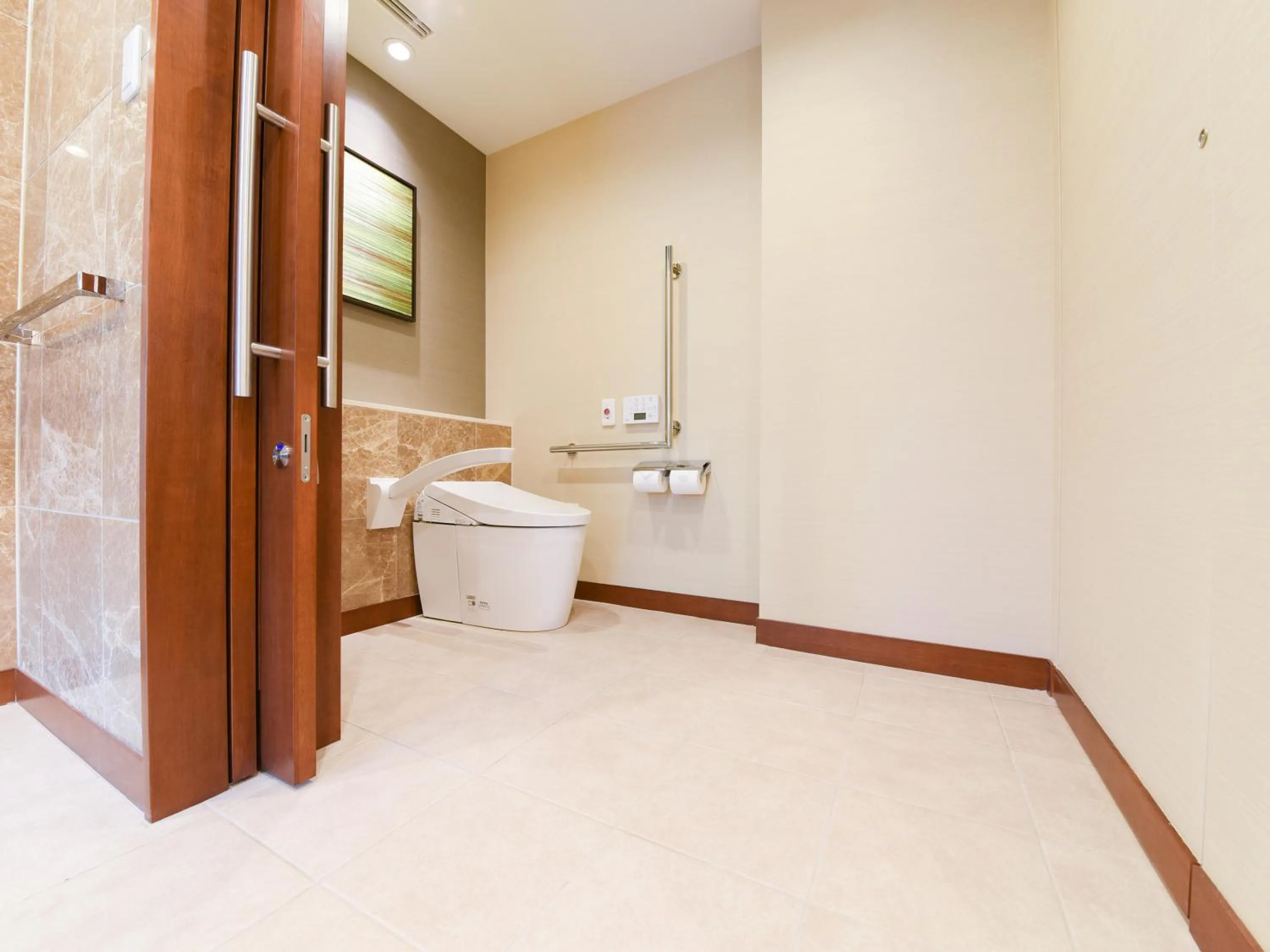 Toilet in Forest Inn Showakan (Okura Hotels & Resorts)