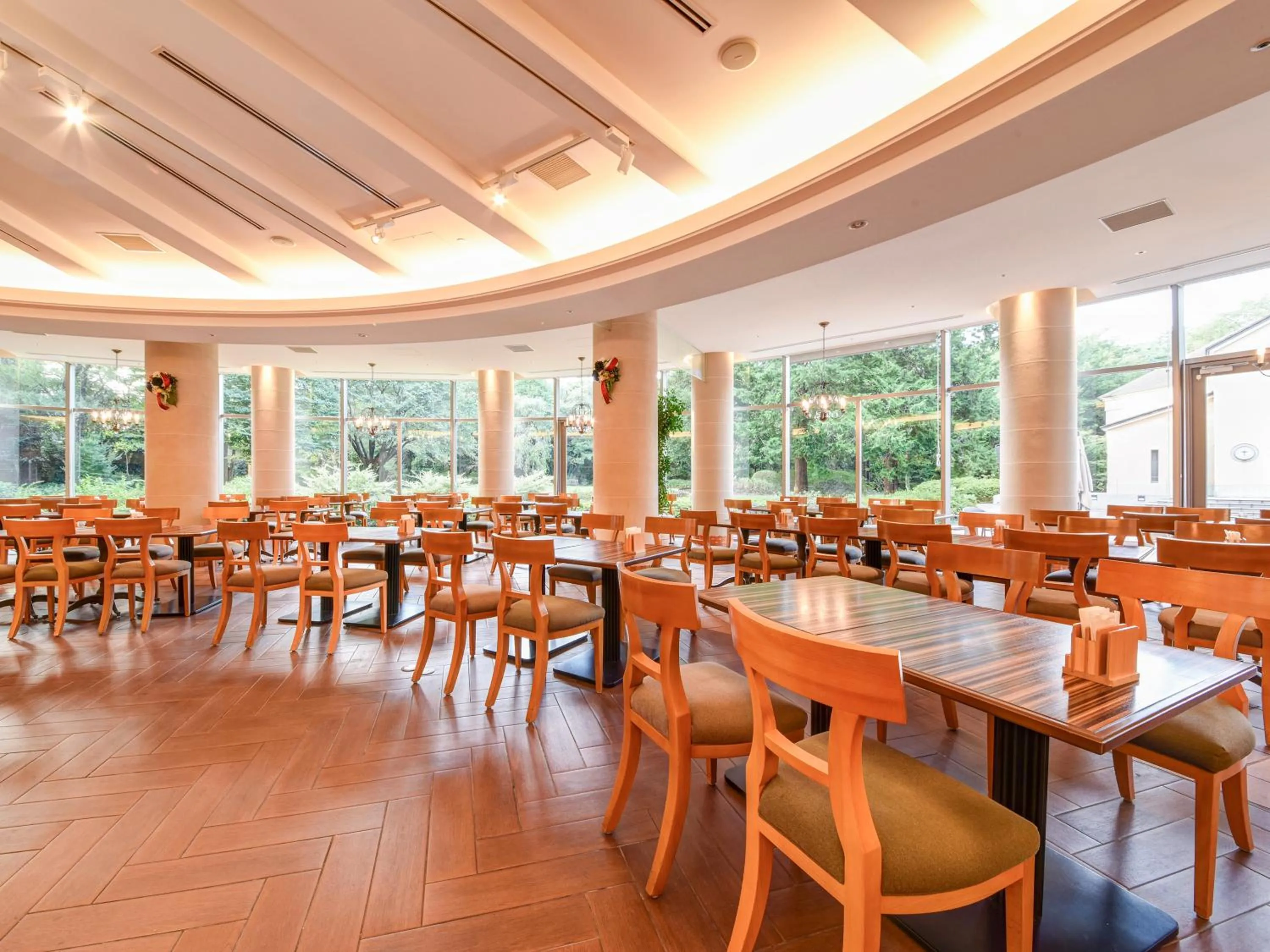 Restaurant/places to eat in Forest Inn Showakan (Okura Hotels & Resorts)