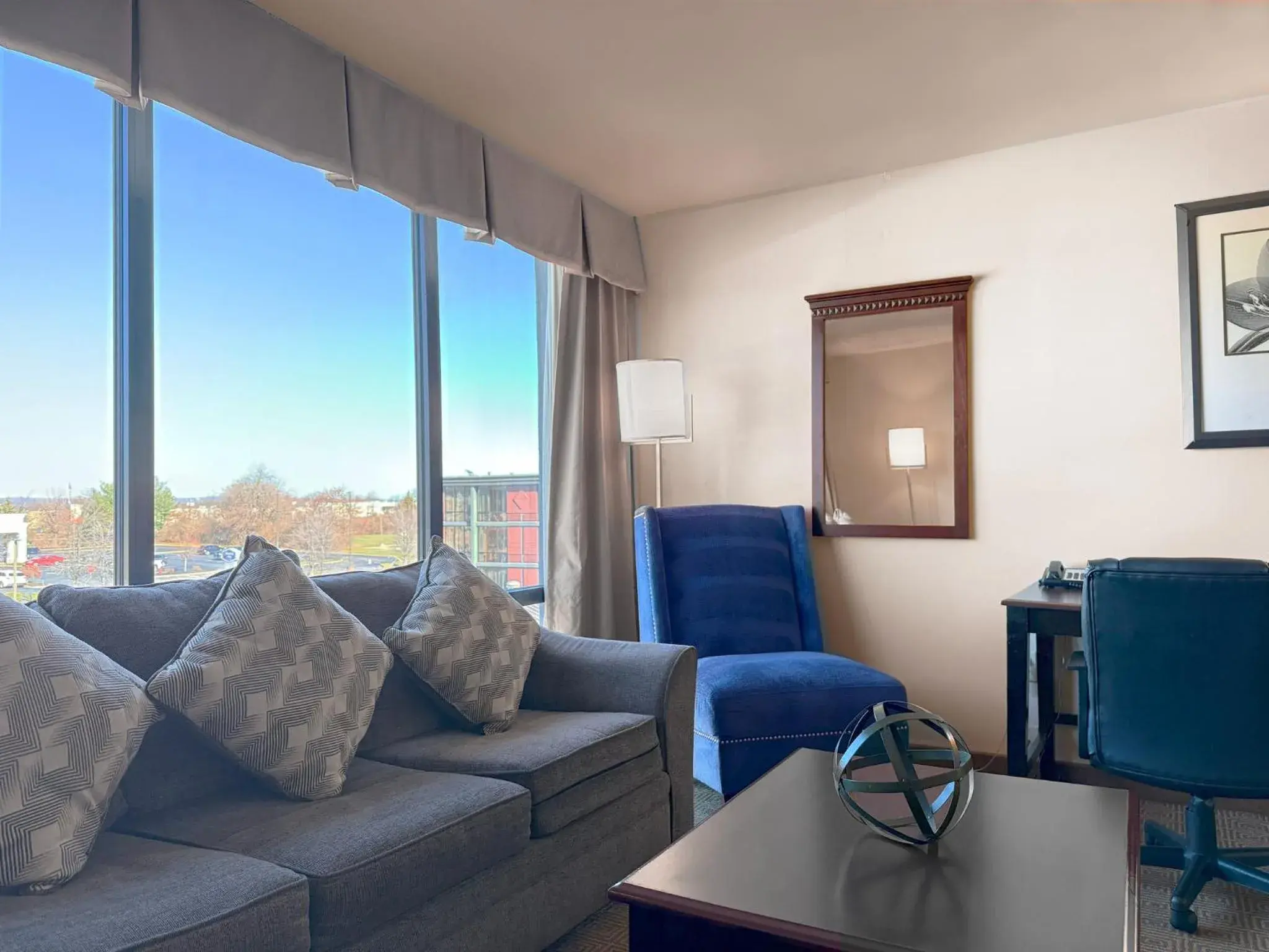 Photo of the whole room in Holiday Inn South Plainfield-Piscataway by IHG Photo of the whole room in Holiday Inn South Plainfield-Piscataway by IHG