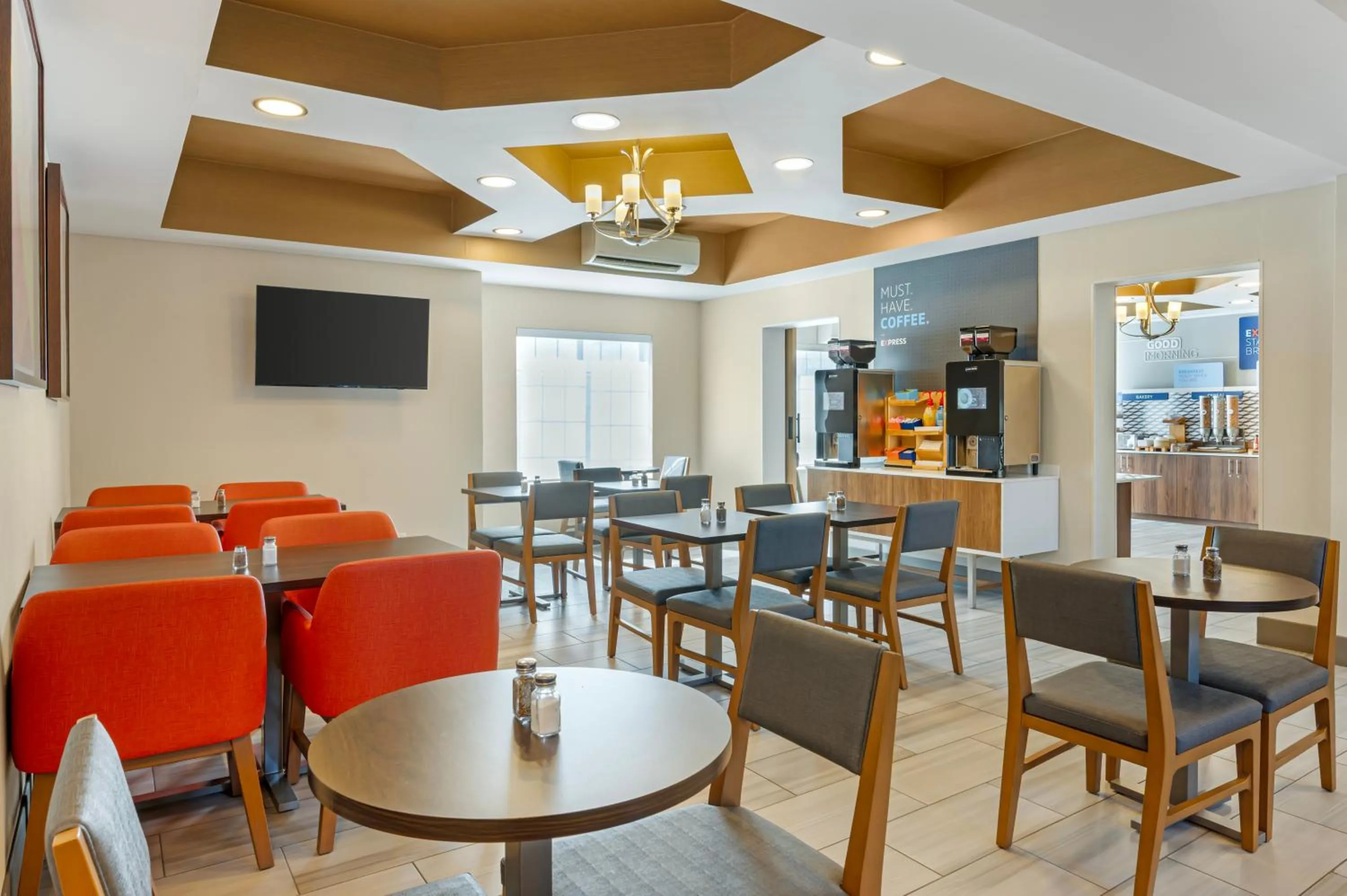 Holiday Inn Express & Suites Indianapolis - East by IHG