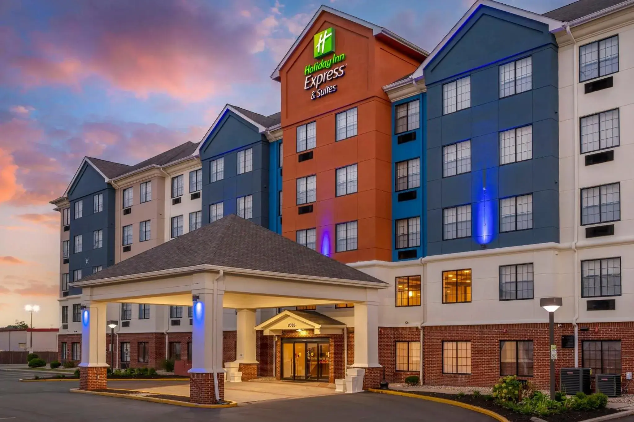 Property building in Holiday Inn Express & Suites Indianapolis - East by IHG Property building in Holiday Inn Express & Suites Indianapolis - East by IHG