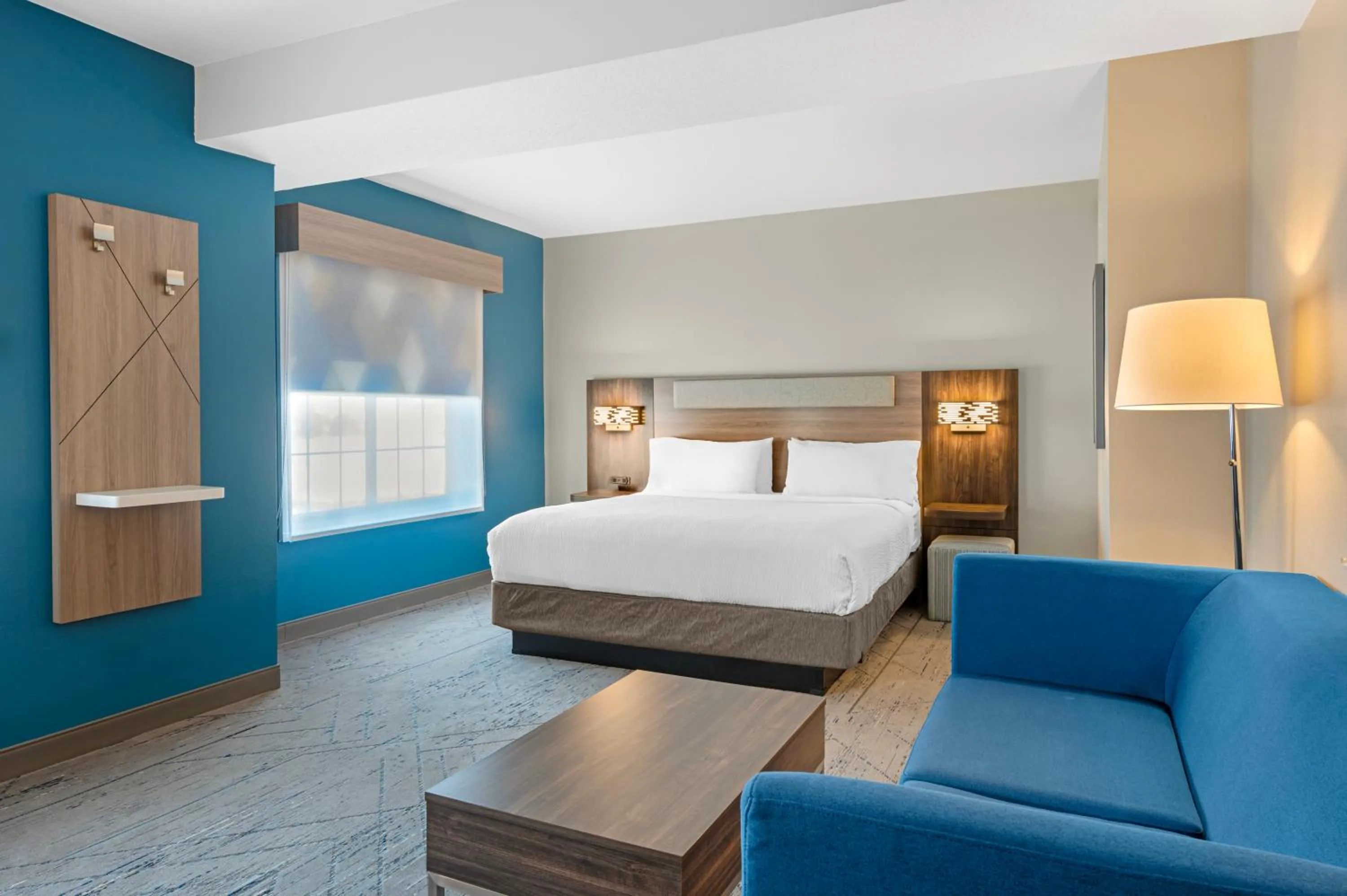 Bed in Holiday Inn Express & Suites Indianapolis - East by IHG