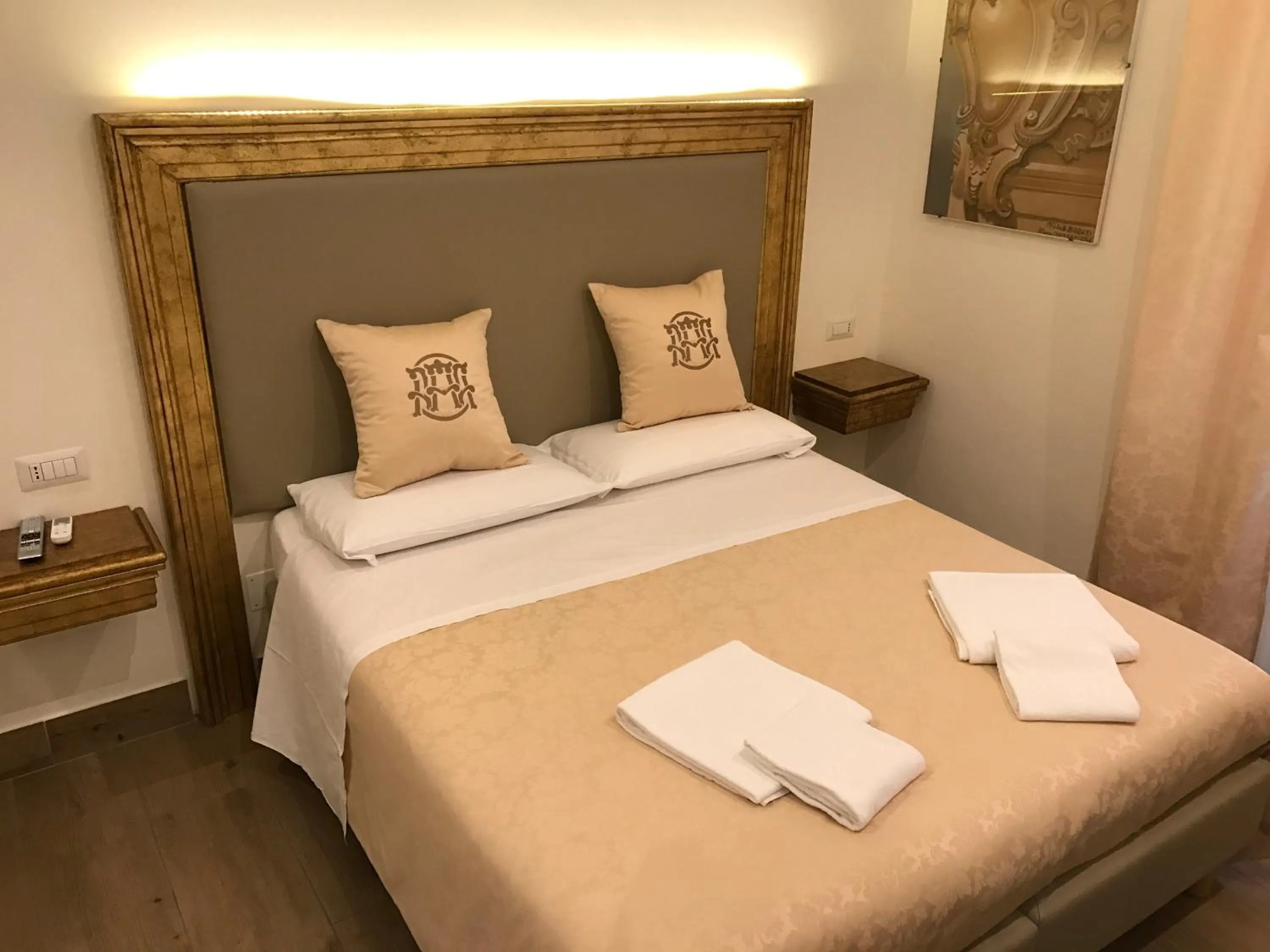 Bed in Art Atelier Accomodation Guest House