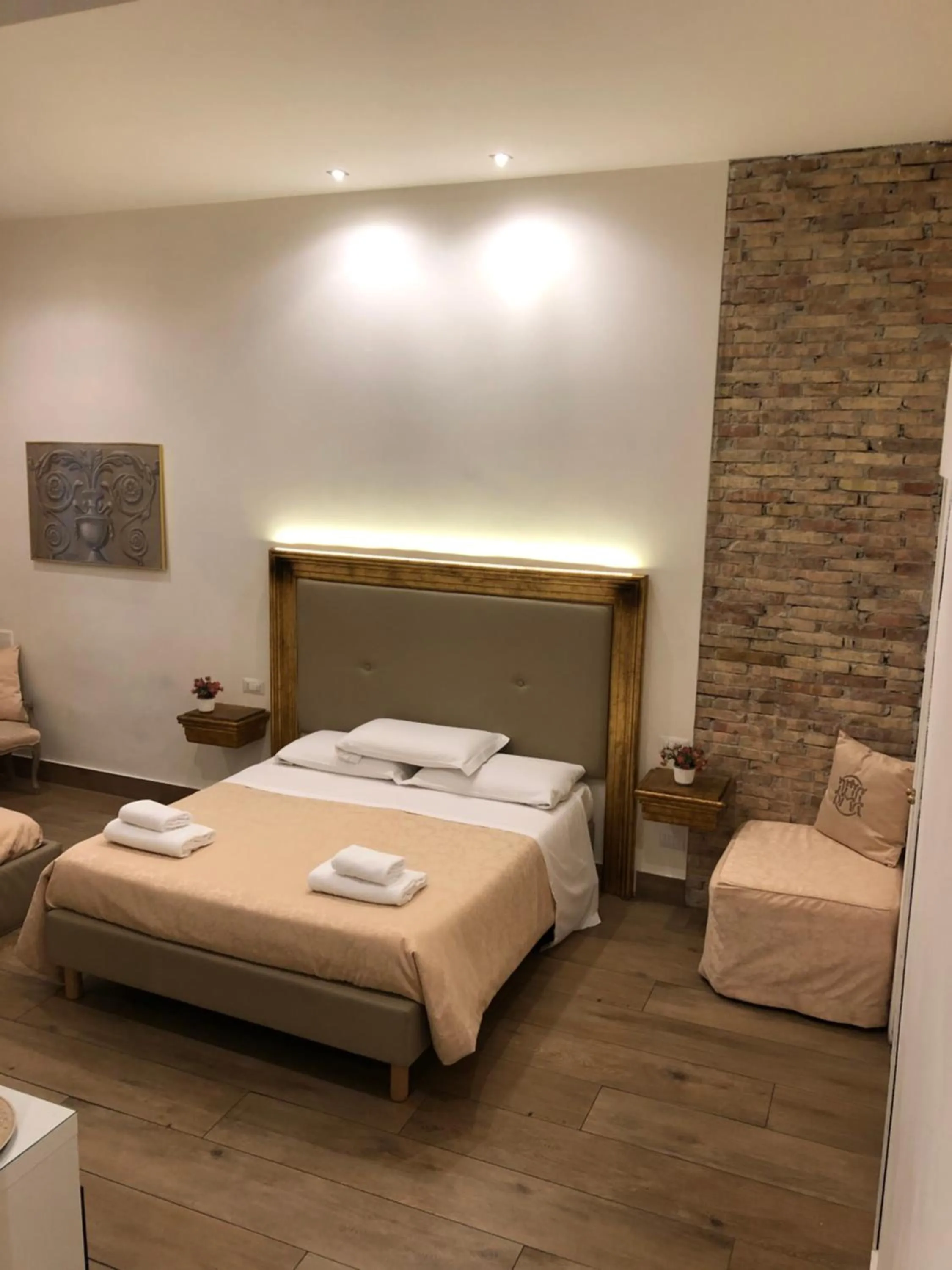 Bed in Art Atelier Accomodation Guest House