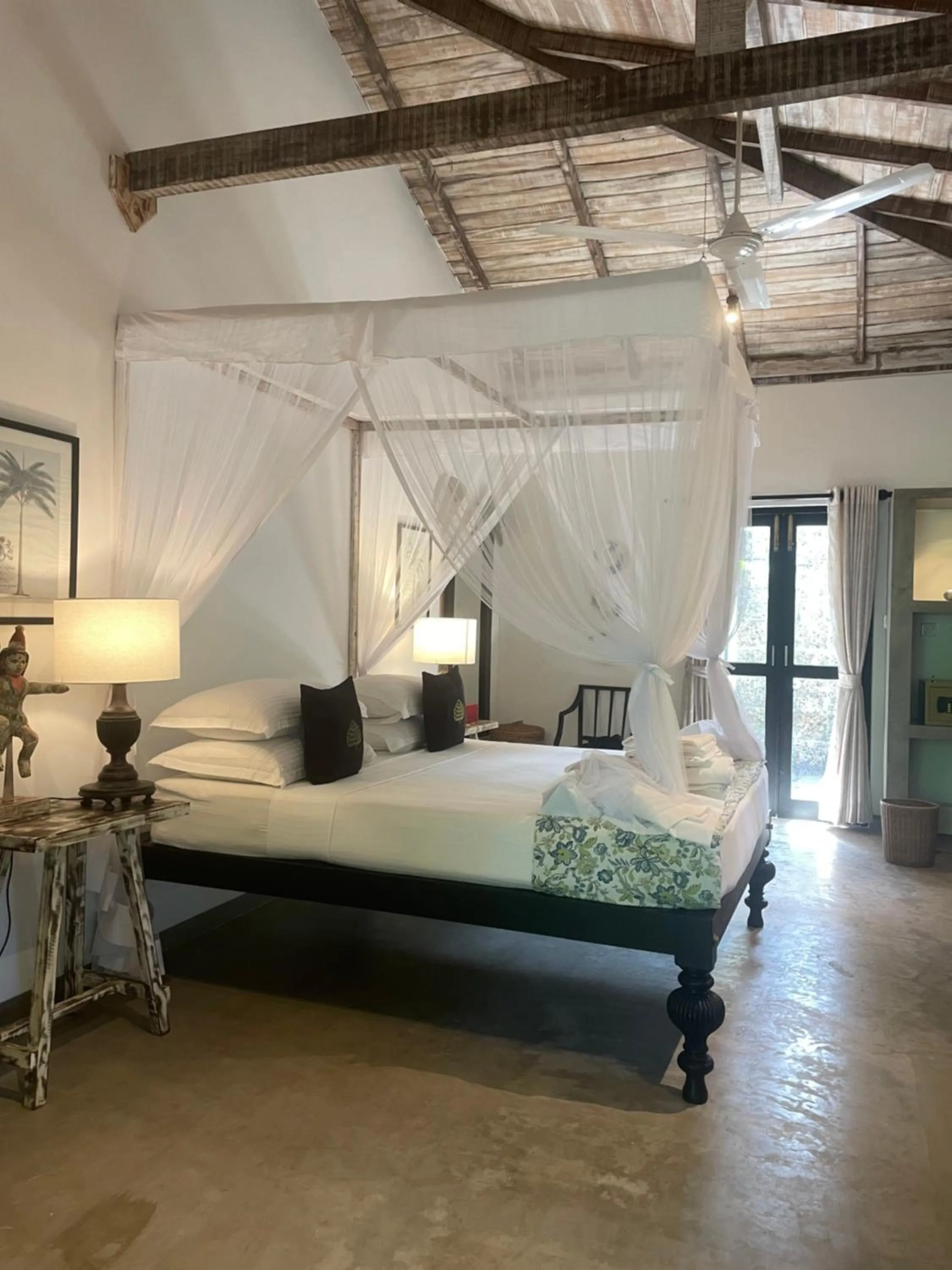 Property building, Bed in Ginganga Lodge