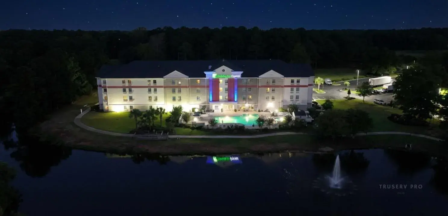 Property building in Holiday Inn Express Myrtle Beach-Broadway at the Beach by IHG Property building in Holiday Inn Express Myrtle Beach-Broadway at the Beach by IHG