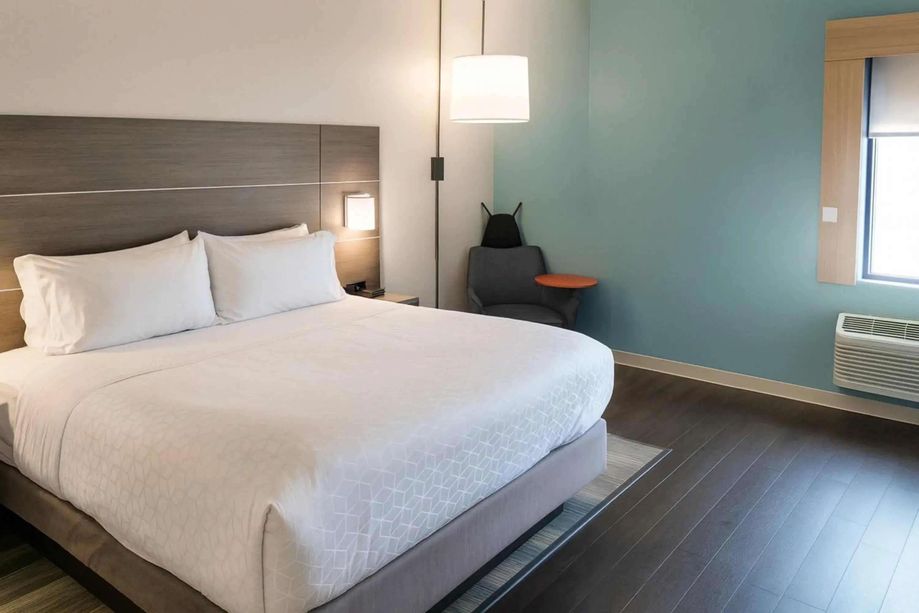 Bed in Holiday Inn Express Myrtle Beach-Broadway at the Beach by IHG Bed in Holiday Inn Express Myrtle Beach-Broadway at the Beach by IHG